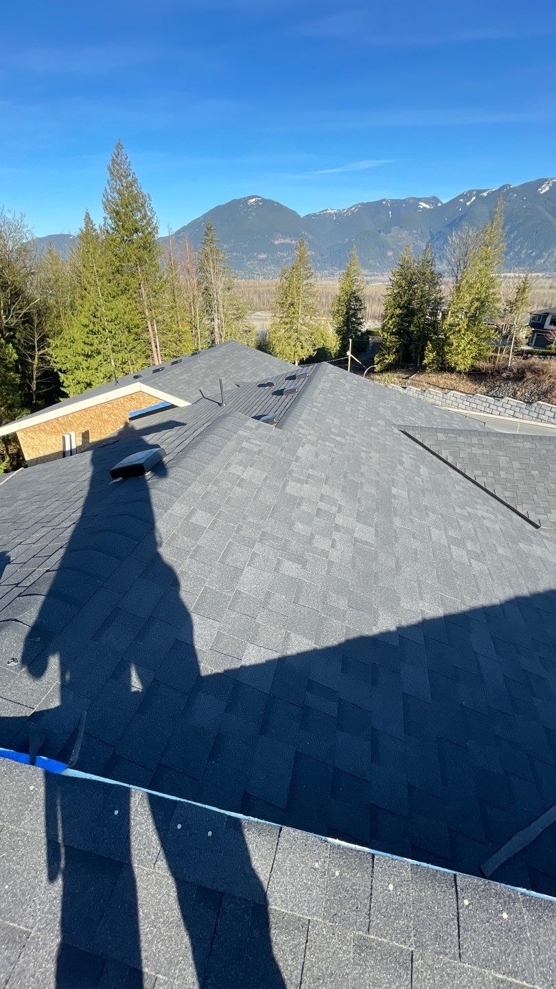 Residential Roofing Installation using OC Oakridge shingles by Top Notch Roofing Inc