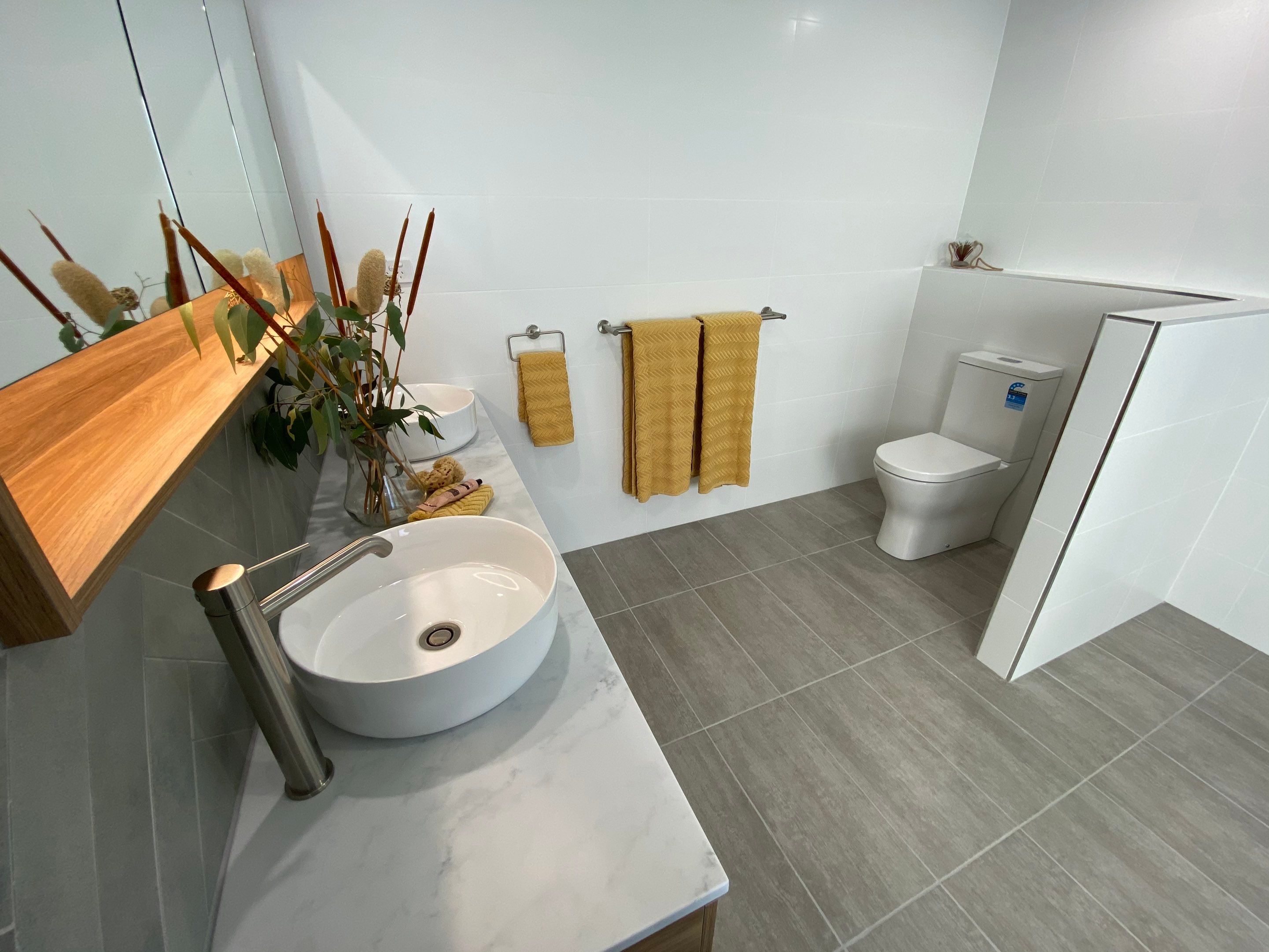 Large Ensuite Renovation by Re-seal Bathrooms
