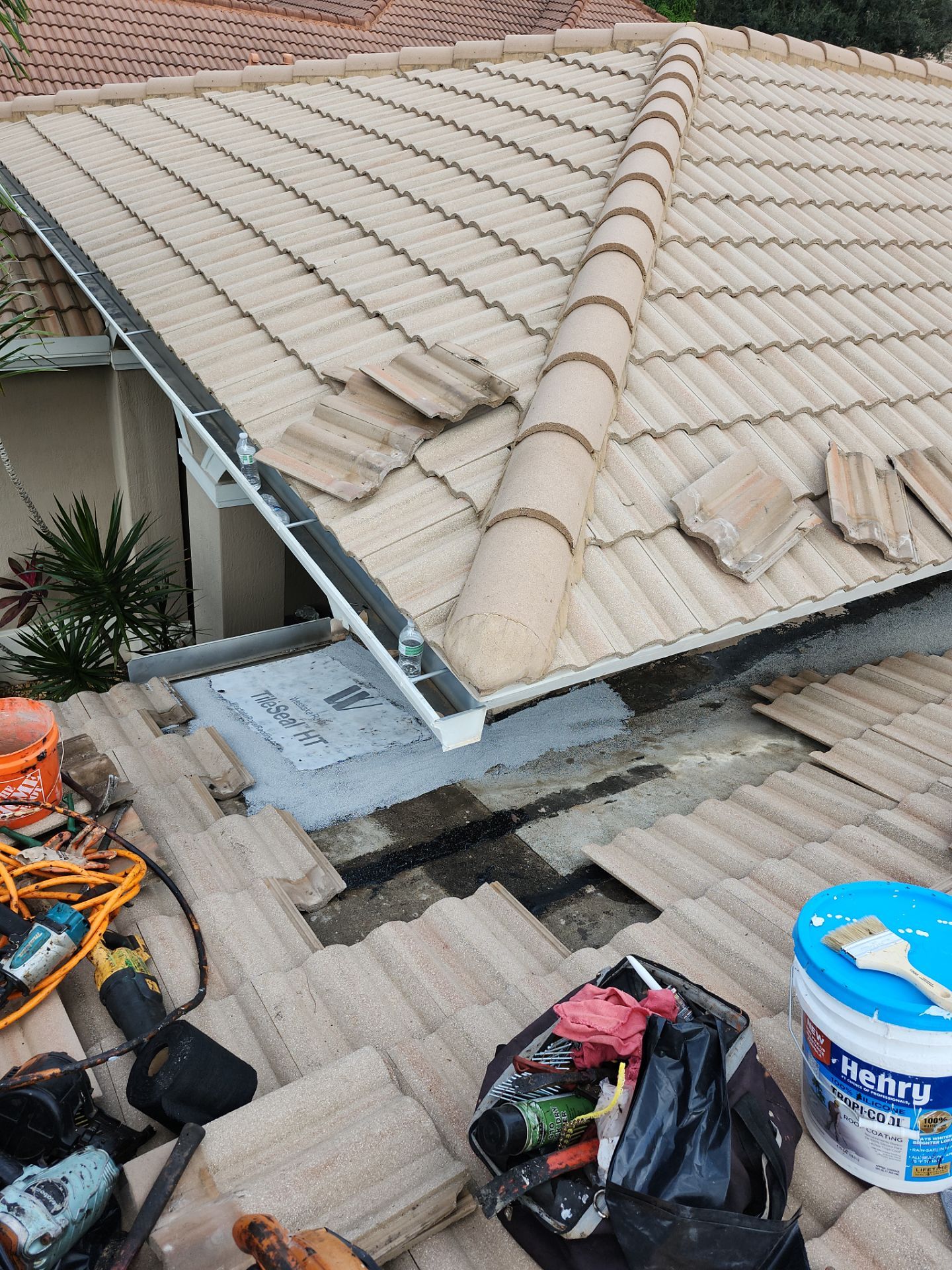Tile Roof Repair in Delray Beach – Expert Craftsmanship & Reliable Service by Aastro Roofing