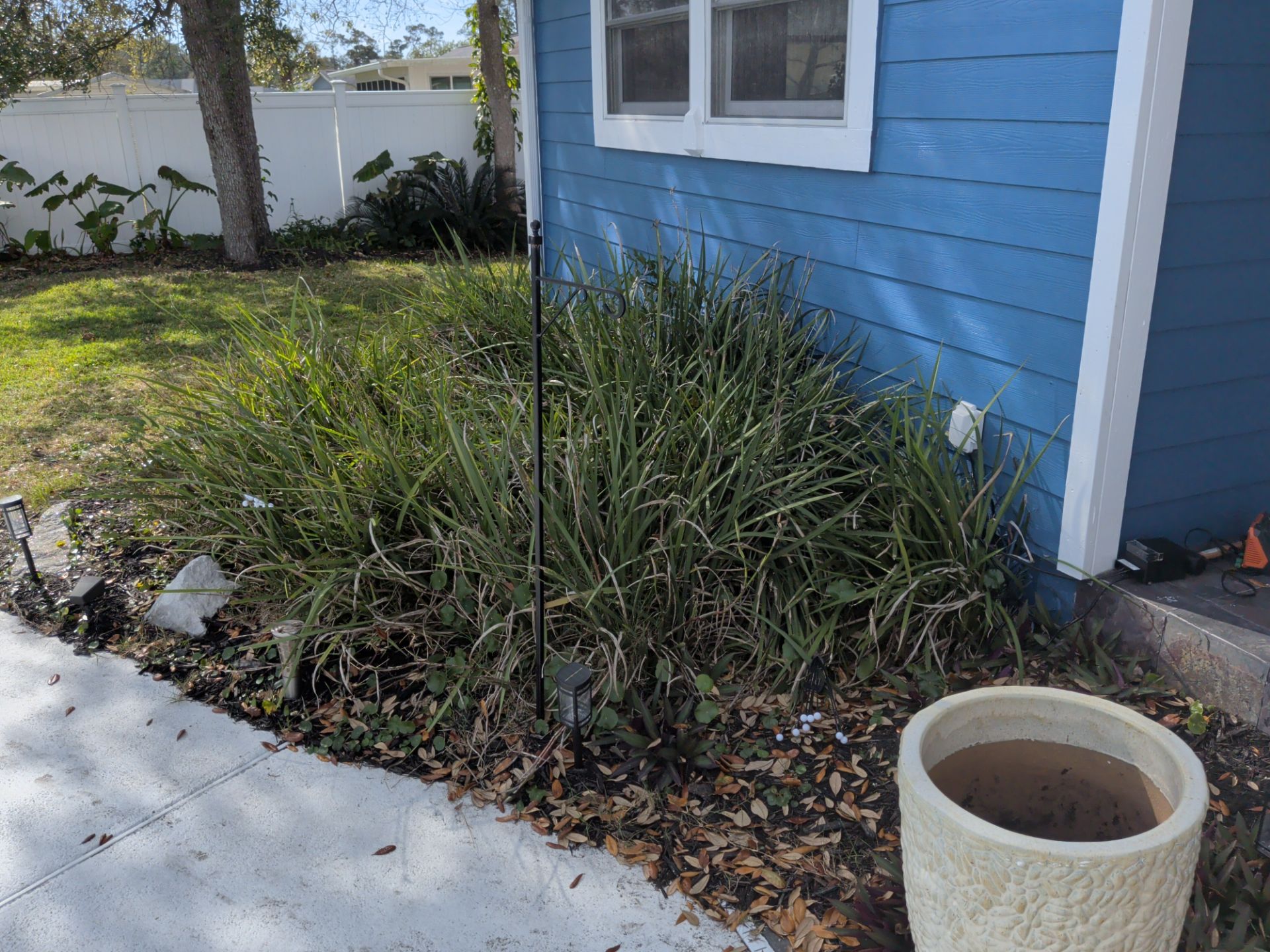 Flower Bed & Property Cleanup San Pablo area — Jacksonville Beaches, FL by Harmoni Home Services