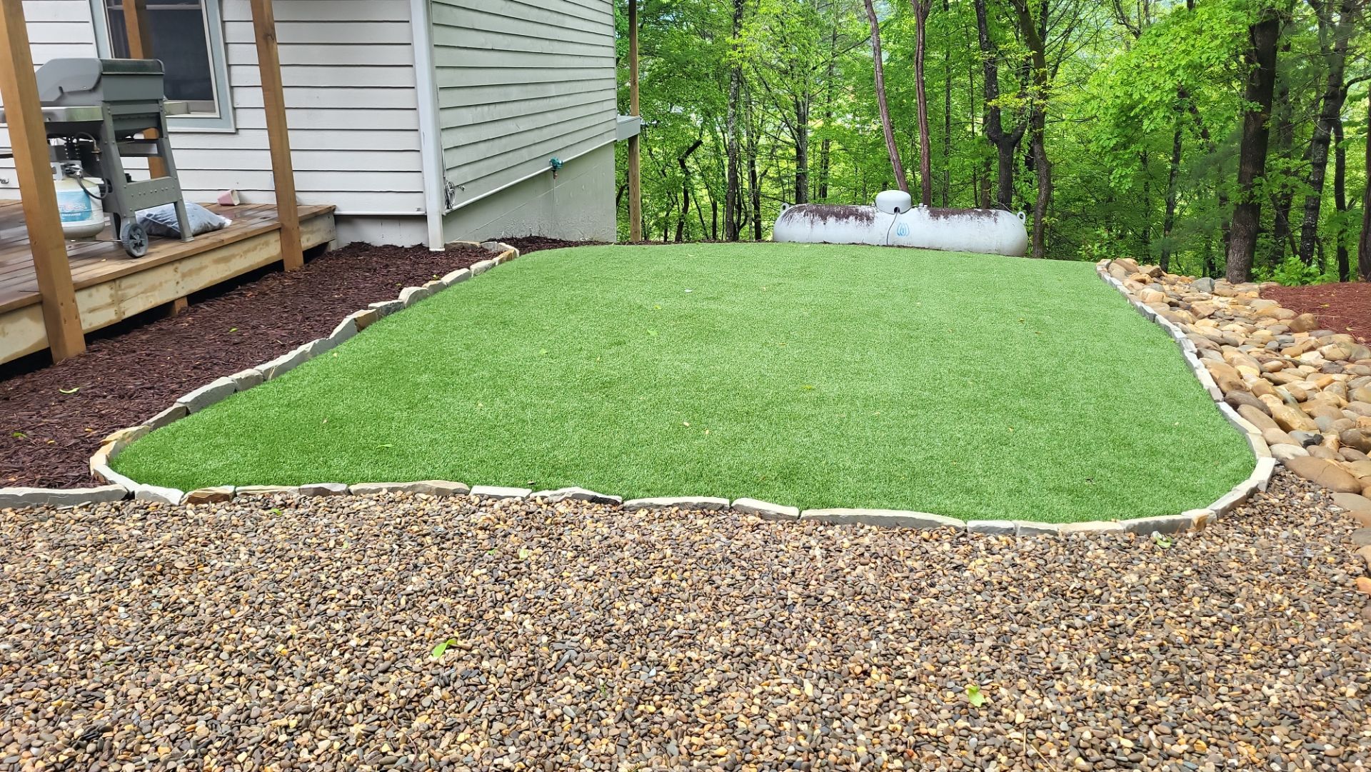 Outdoor Living Space by B&B Landscaping