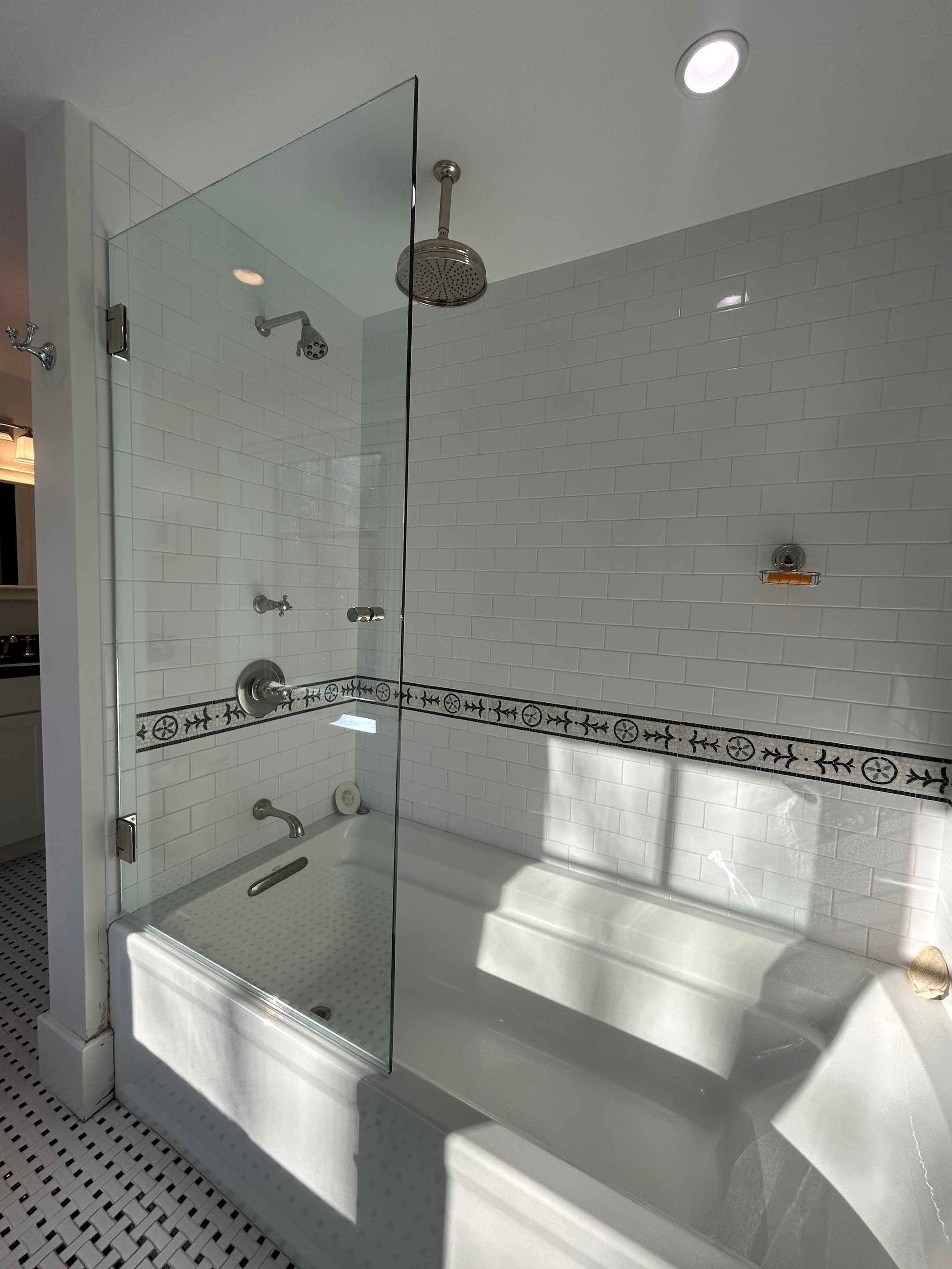 Spray Panel using Tempered Shower Glass by Cheshire Glass Company