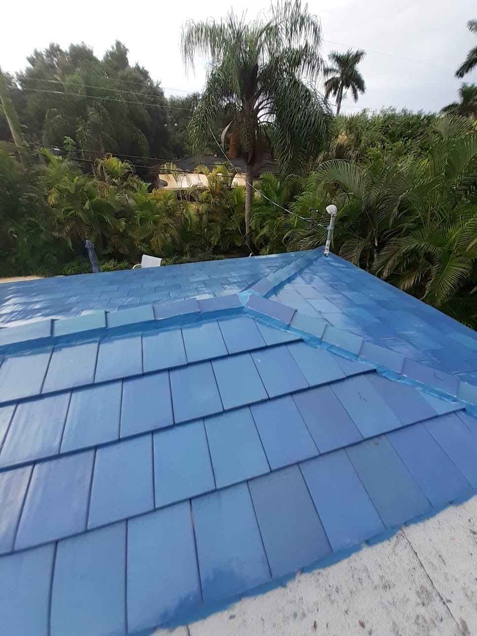 Ludowici - Classic 16 - Mediterranean Blue Gloss by Istueta Roofing