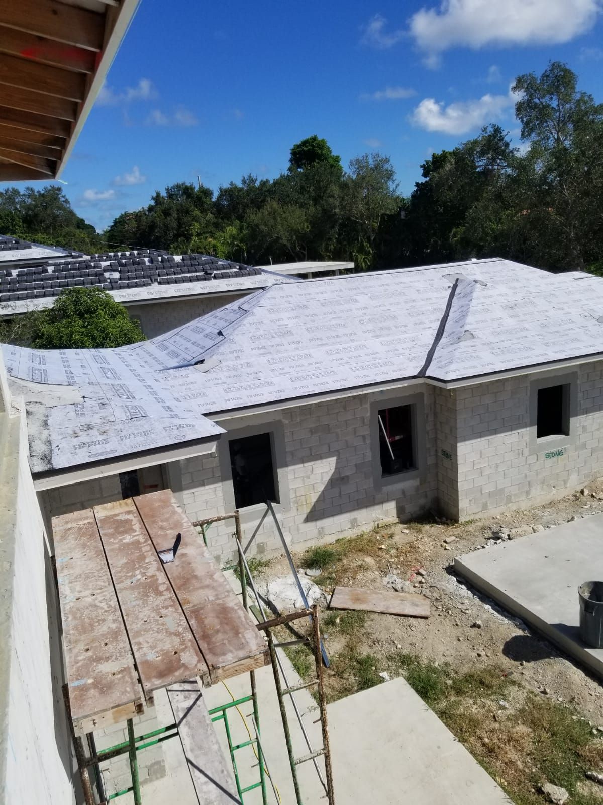 Crown Windsor Slate - Charcoal Black Color by Istueta Roofing