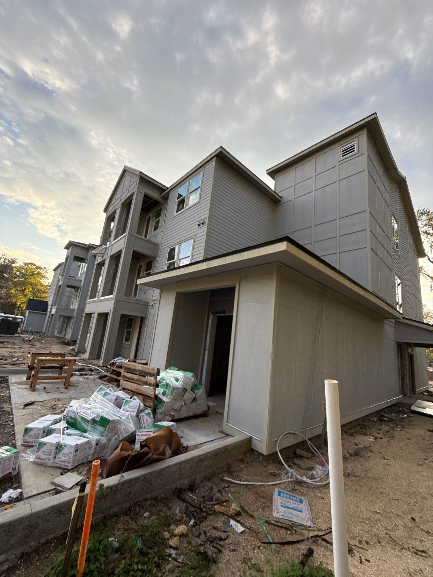 7-Inch Seamless Gutters for Large Roofs in Daytona Beach FL by Gutter Professors