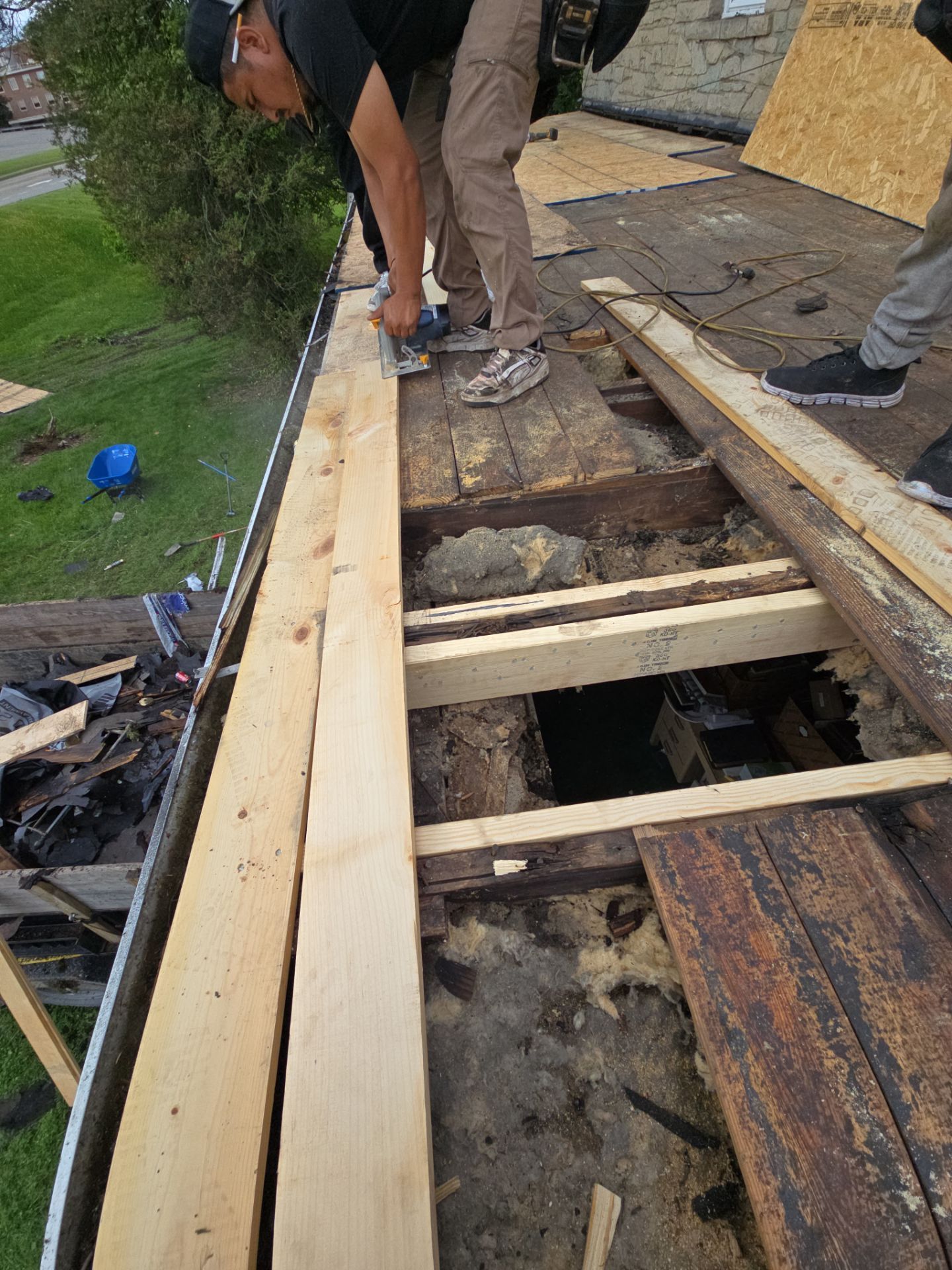 Residential Roofing Installation using GAF Timberline HDZ Charcoal by Rainstoppers Roofing