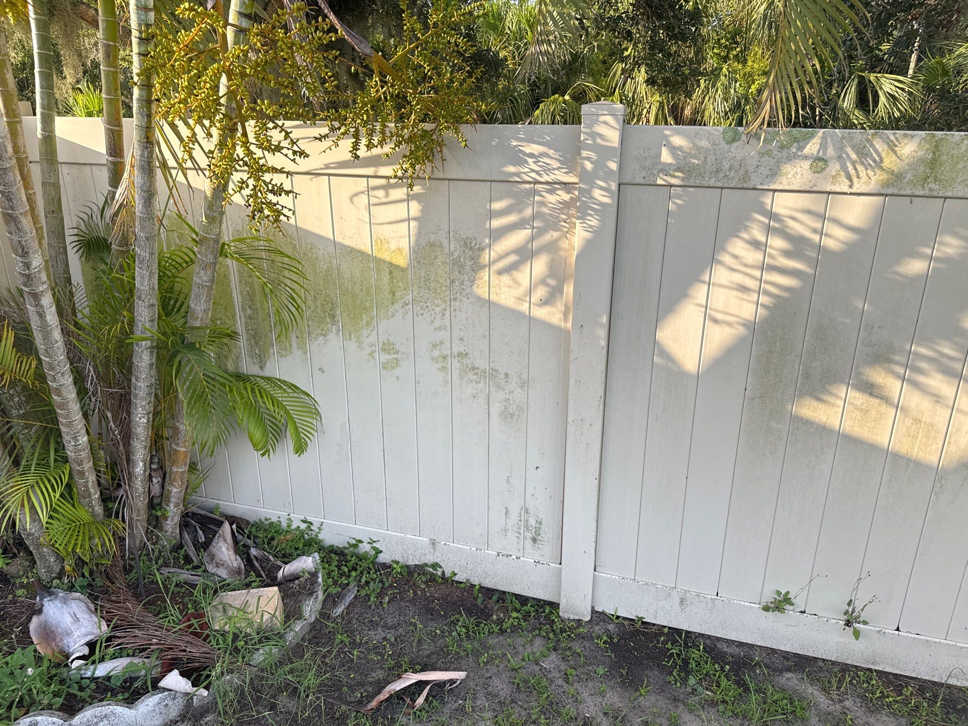 2-Story Stucco House Wash & Tan Vinyl Fence Cleaning | Sheffield Glen Palmetto, FL by Sunshine AquaWash