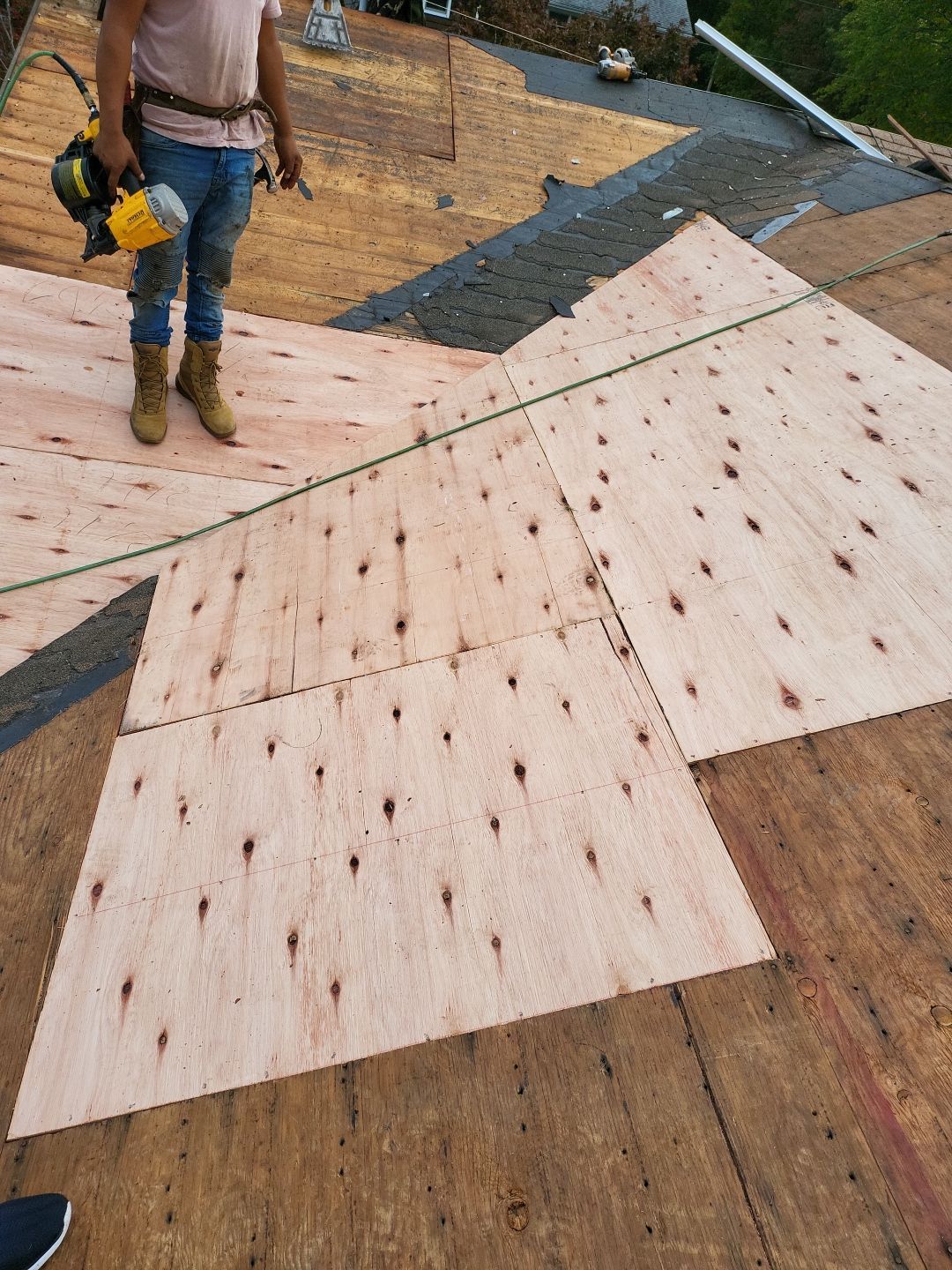 Residential Roofing Installation using Owens Corning TruDefinition Amber by A Plus Exterior