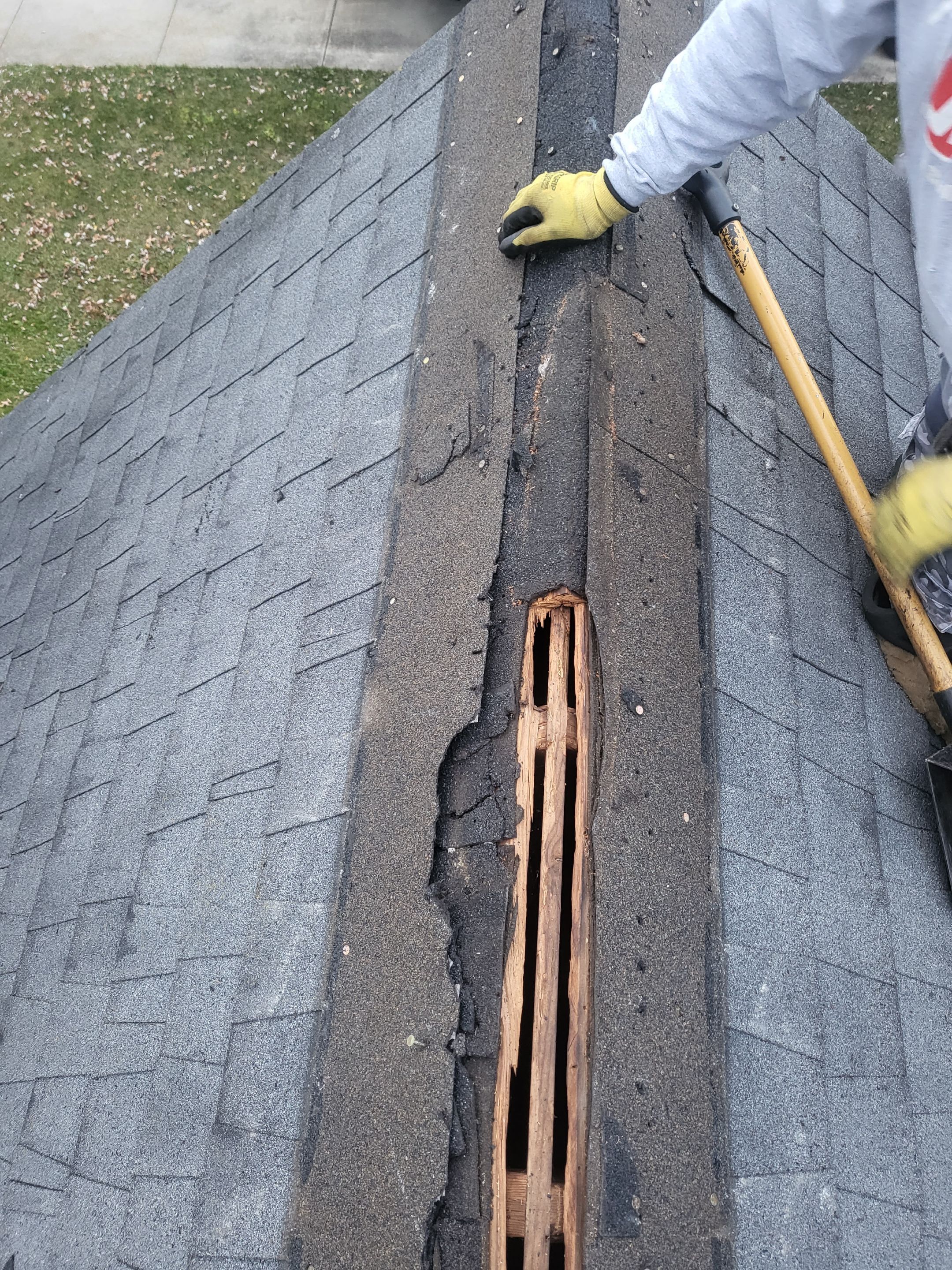ATLAS PINNACLE COLOR: BLACK SHADOW DRIP EDGE: WHITE by Eagle Eye Roofing