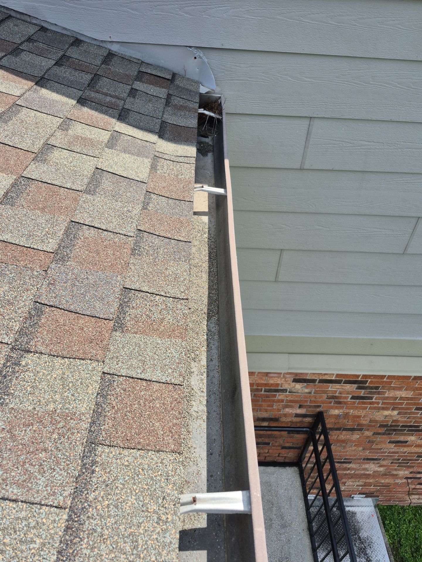 Commercial gutter cleaning Panama City, FL after photo with clean gutters