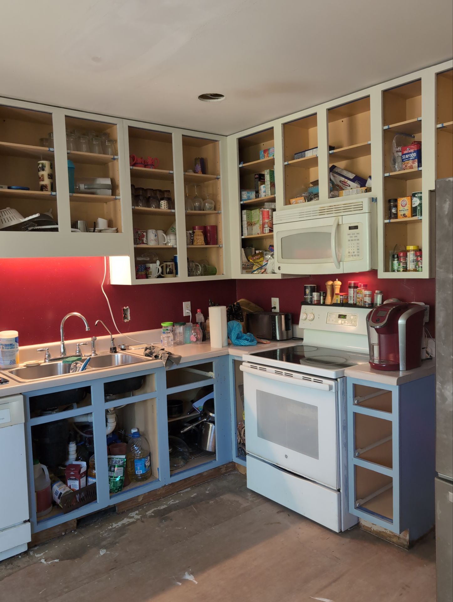 Holly Springs Kitchen Remodel – Two-Tone Shaker Cabinets & Open-Concept Design by Elite Remodeling and Design LLC