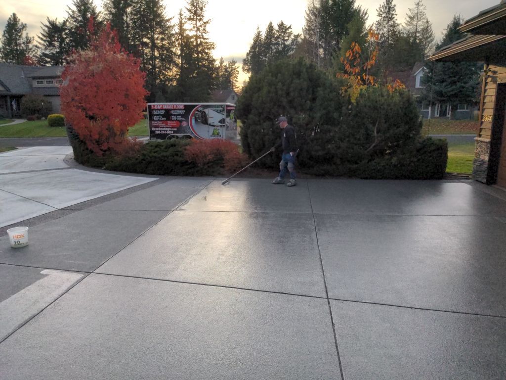 Driveway using Penntek Evolution System and Echo 1/4" Chip by Croc Coatings, LLC