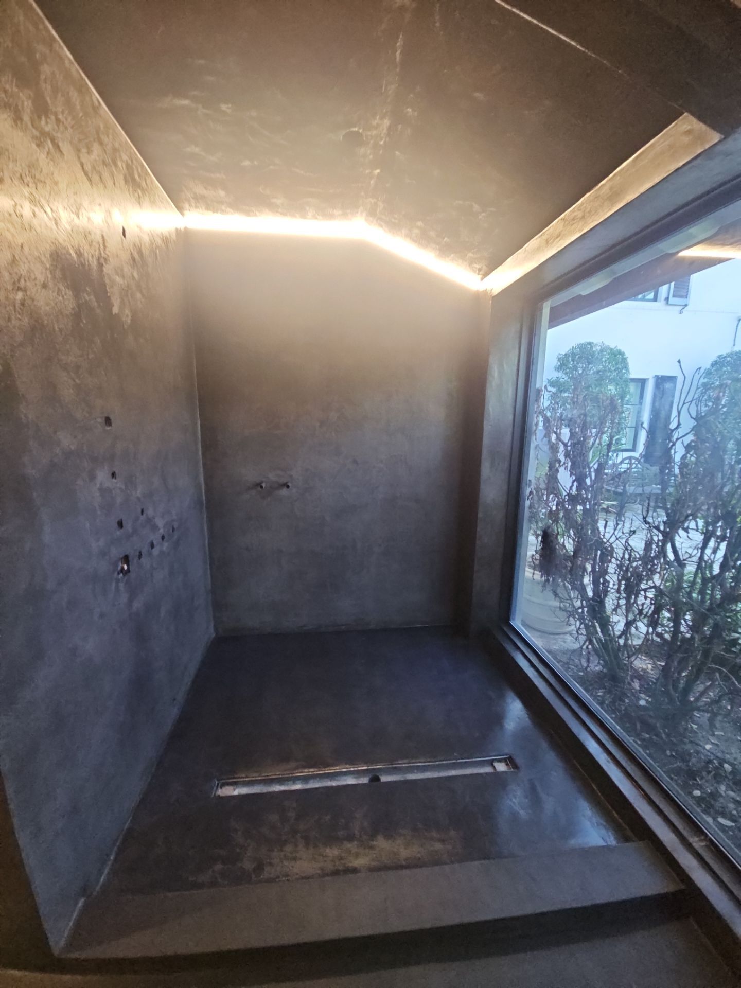 Bathroom Remodeling with Microtopping by Seamless Surfaces