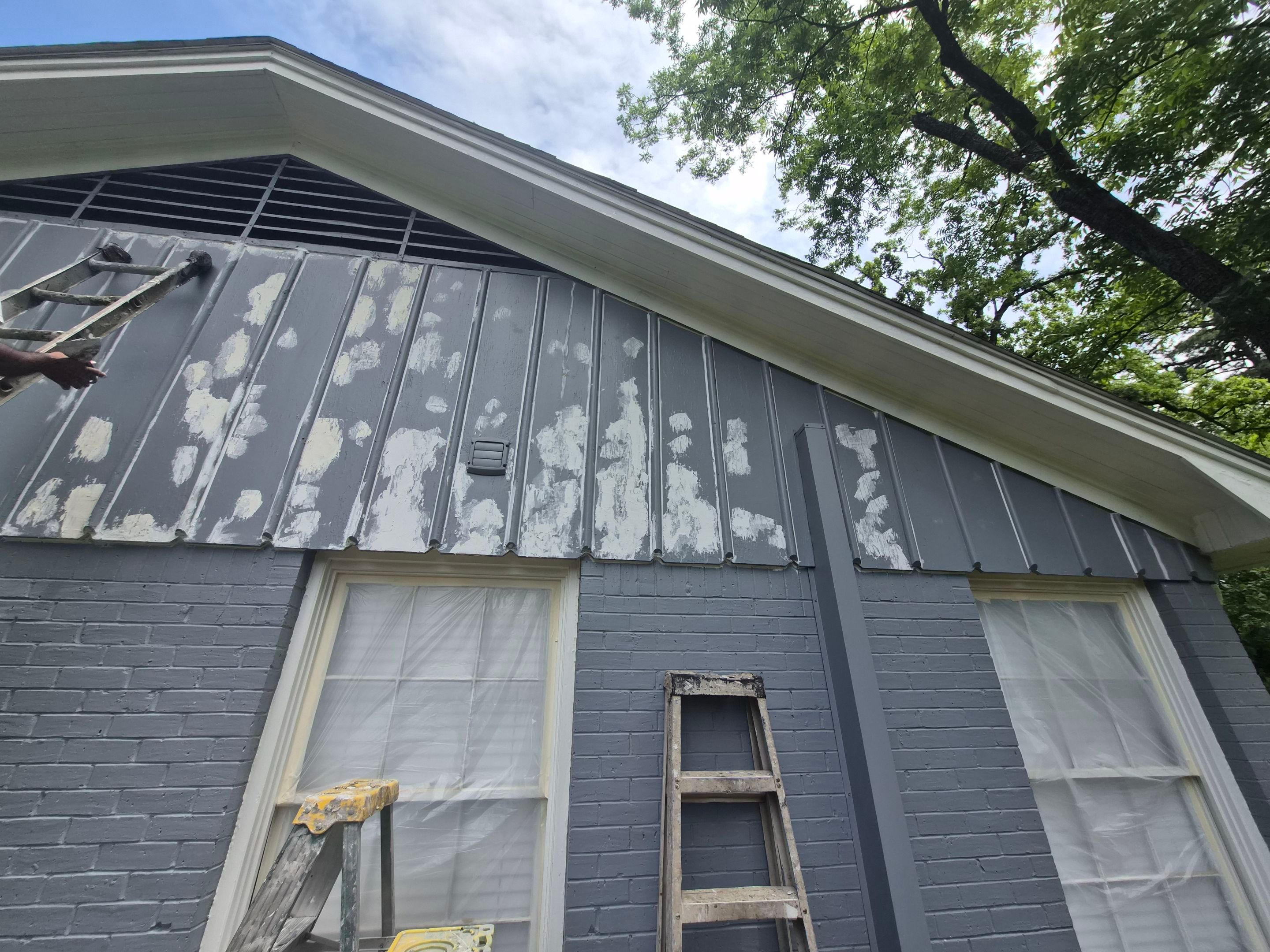 From Gray to Modern White: Exterior Repaint in Tyler, TX by Quality Coats Painting