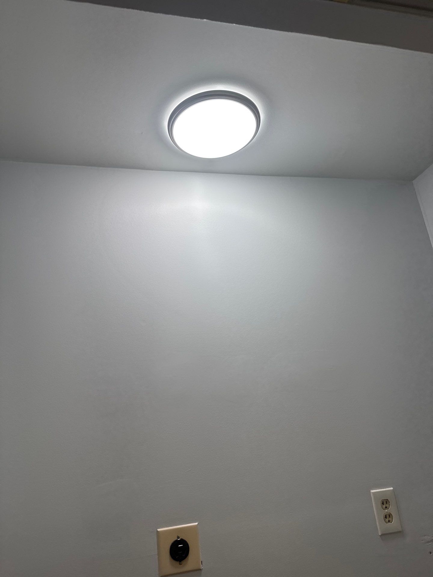 LAUNDRY AND HALLWAY REMODELING using Sherwin Williams  by La Bendicion Contruction Llc