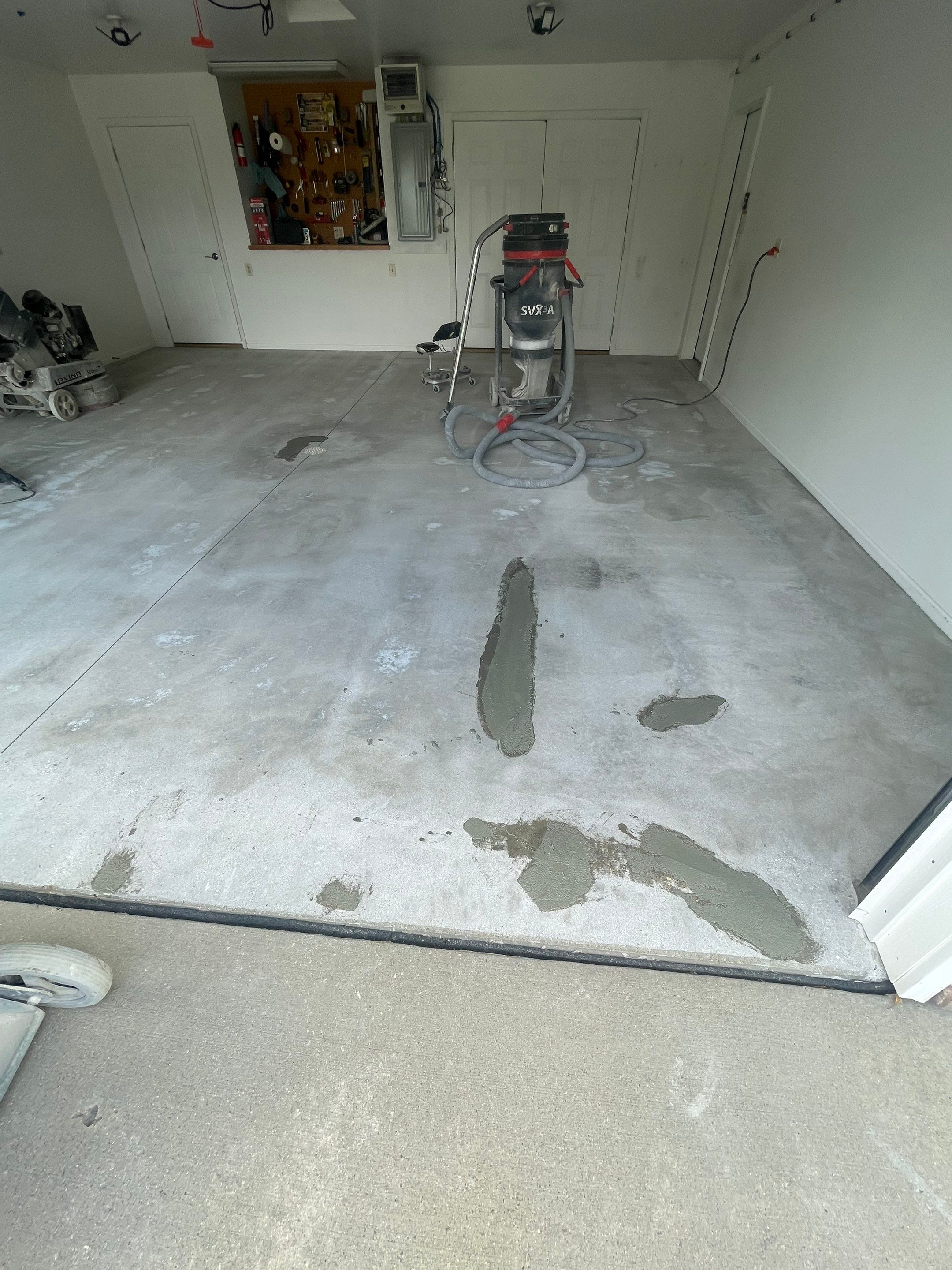 Coyote Flake Garage Floor Coating in Worthington, Minnesota by Select Painting, Coatings & Garage Cabinets