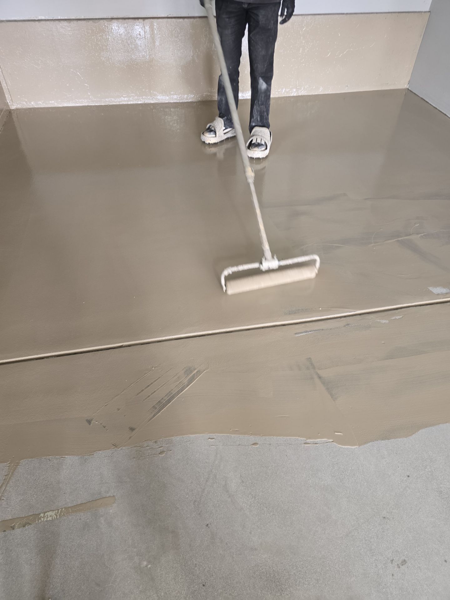 Richland Garage Floor Coating With Travertine Hybrid Polyurea Finish by Croc Coatings, LLC