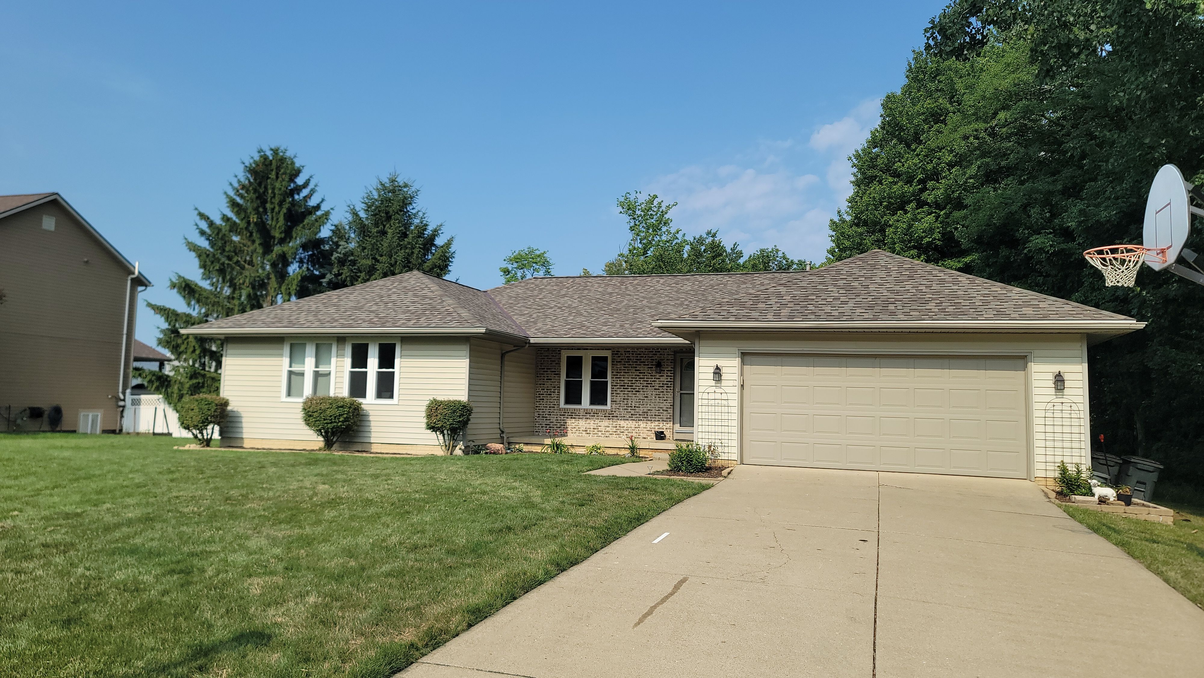 Atlas Pinnacle, Color, Majestic Shake, Drip Edge, Color, White by Eagle Eye Roofing