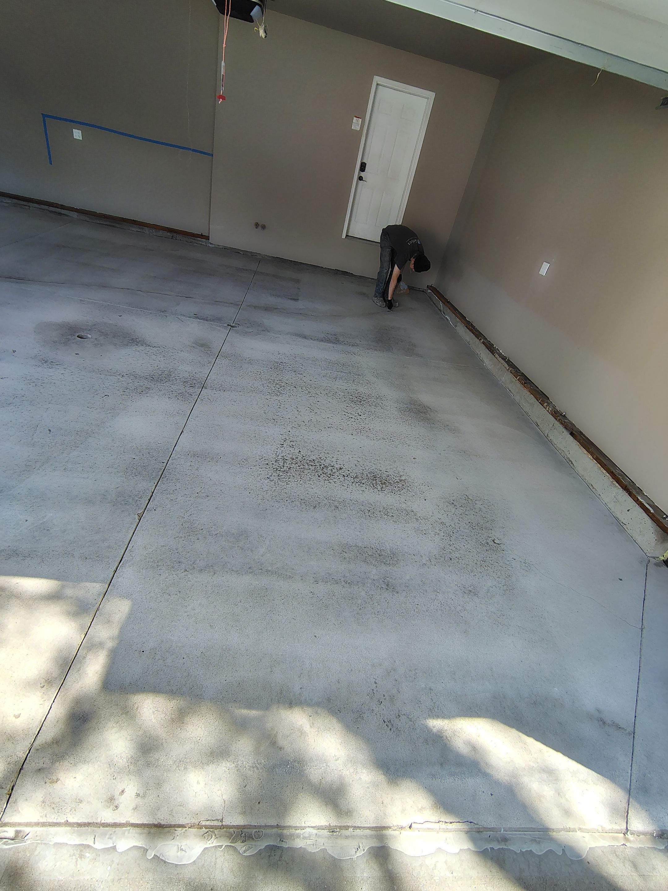 Sioux Falls Garage Concrete Repair and Epoxy Flake Floor Coating by Select Painting, Coatings & Garage Cabinets