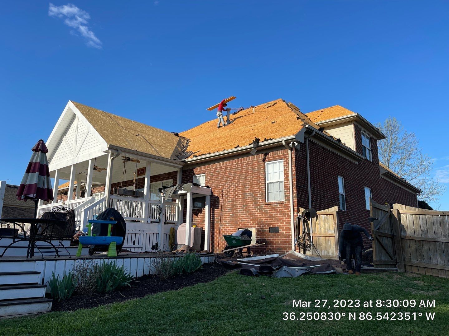 Owens Corning Duration in Teak by Undersun Roofing