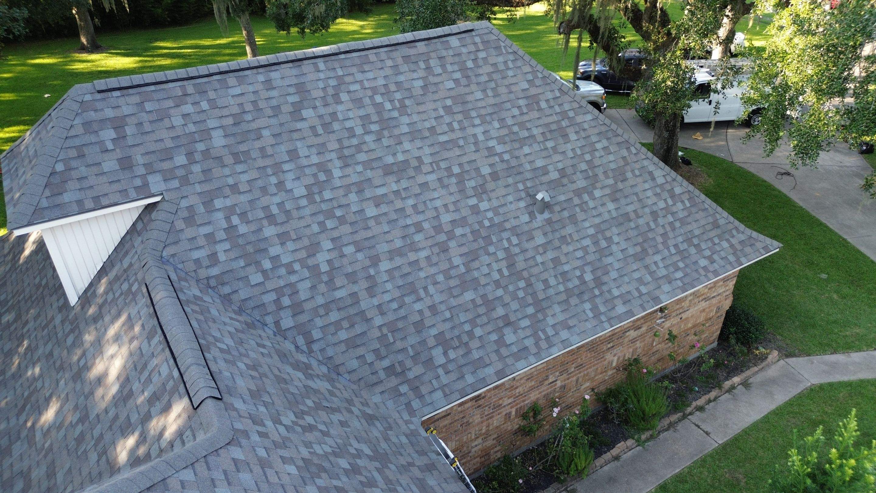 Lake Jackson Owens Corning replacement - Driftwood by Houston Roofing & Construction