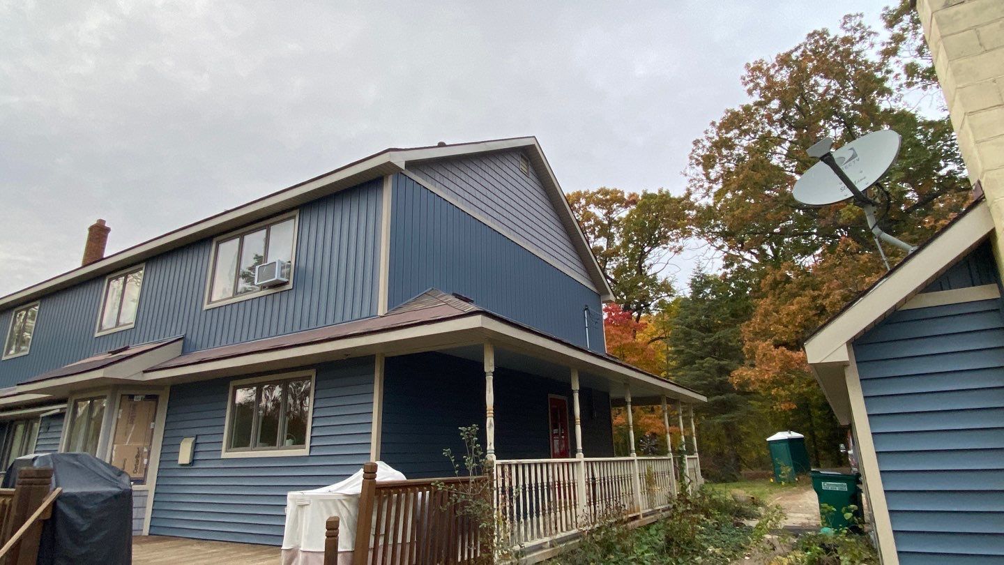 CertainTeed Monogram D5 Pacific Blue + Cedar Impression Shake Driftwood Blend & Pacific Blue + CertainTeed Board & Batten Pacific Blue by 180 Contractors