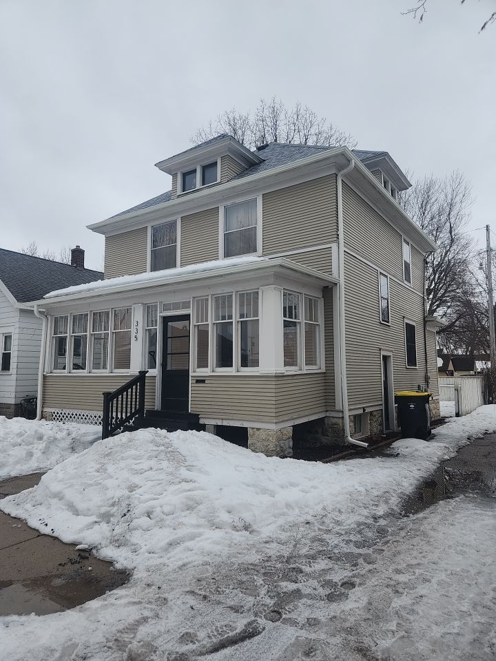 5" Gutters in North Mankato by Next Level Seamless Gutters / Exteriors Inc.