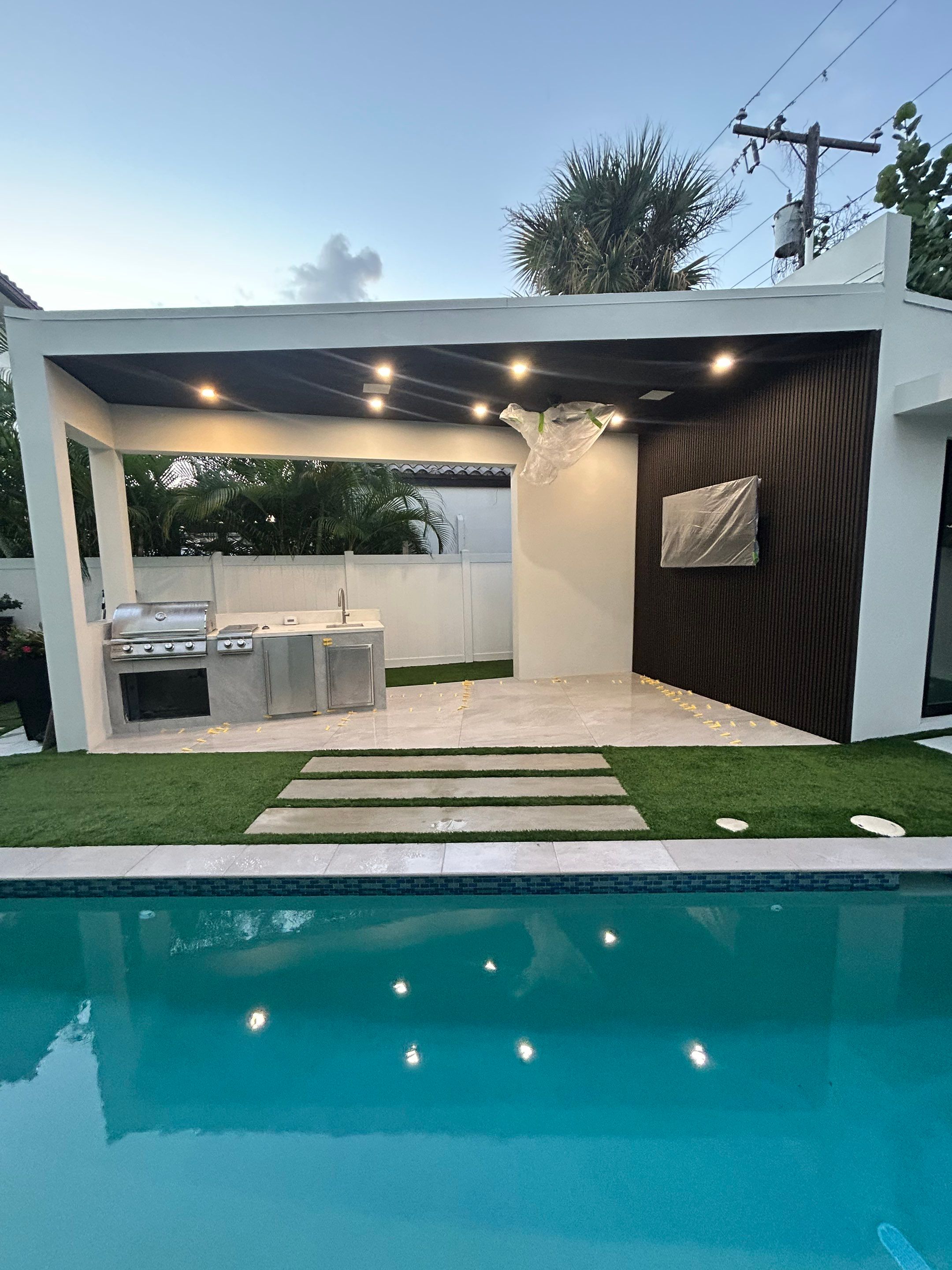 Outdoor BBQ - East Boca Raton by Hevi Tile
