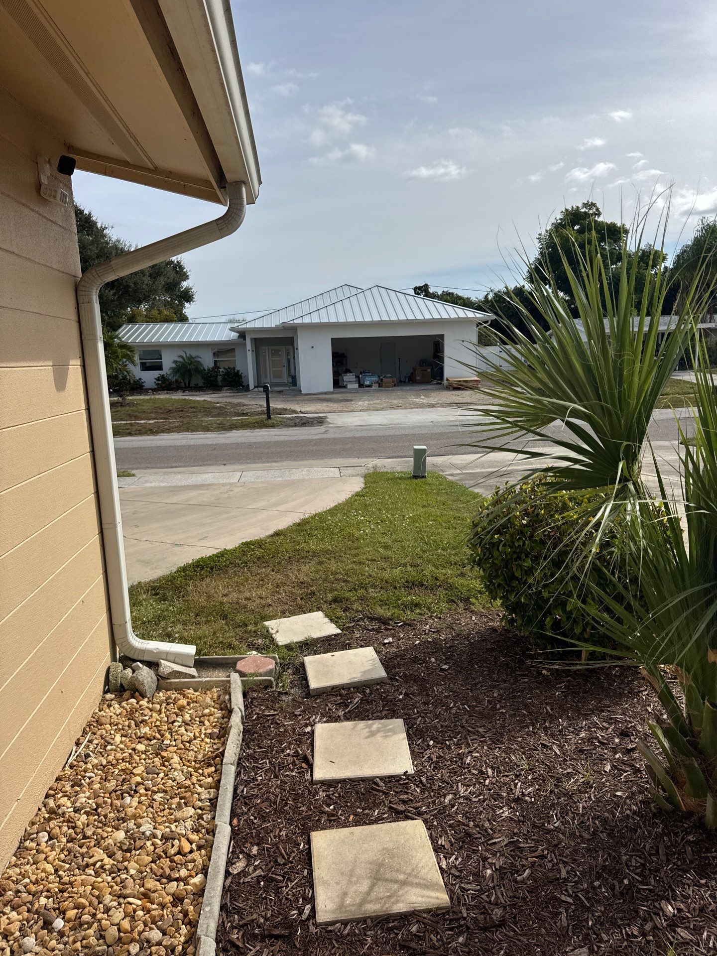 Replace gutter using 6 Inch Seamless Gutters in Sarasota FL by Gutter Professors