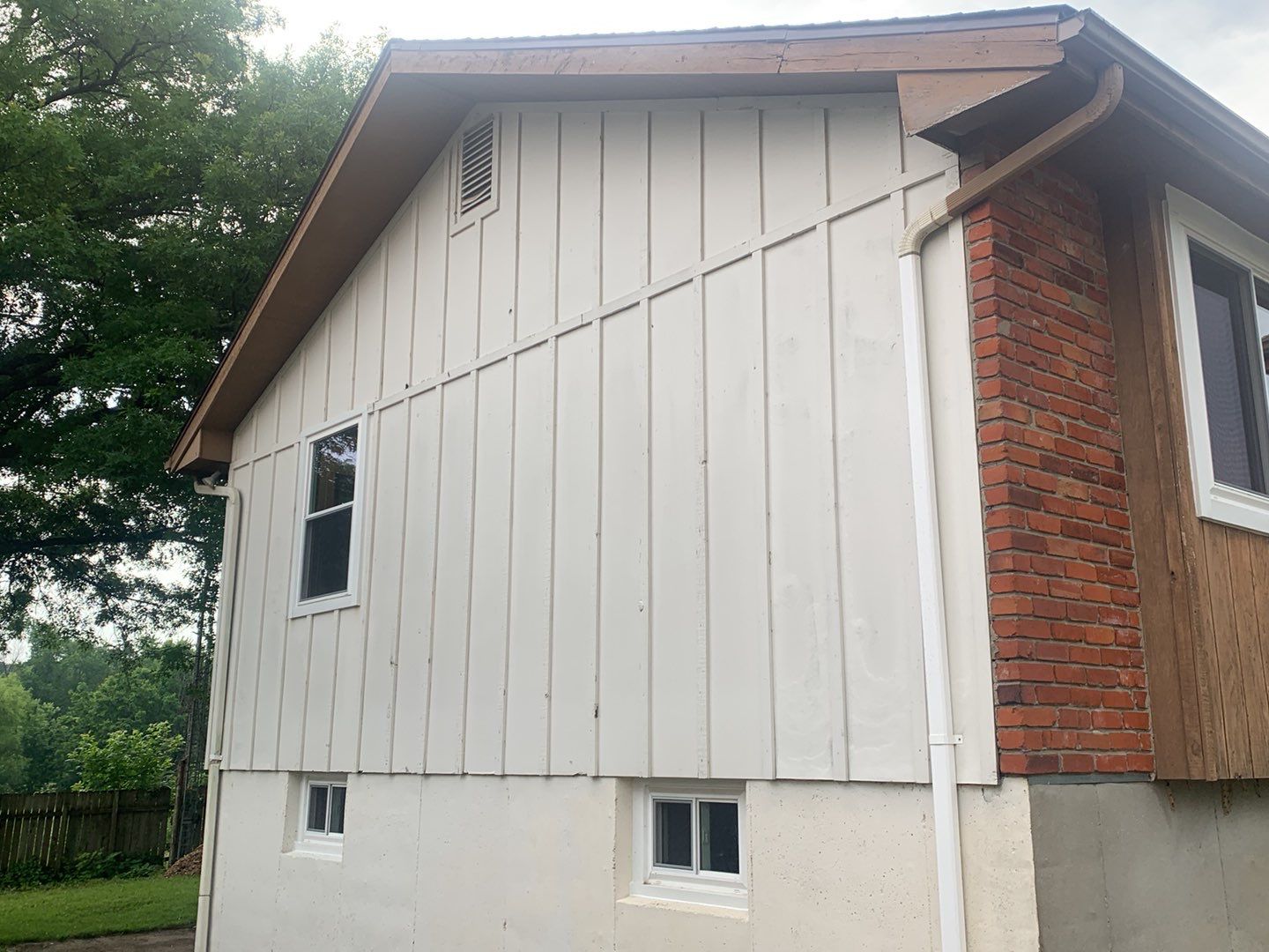 Siding Installation using Crane board D7 by EEC  Windows, Siding & Roofing 
