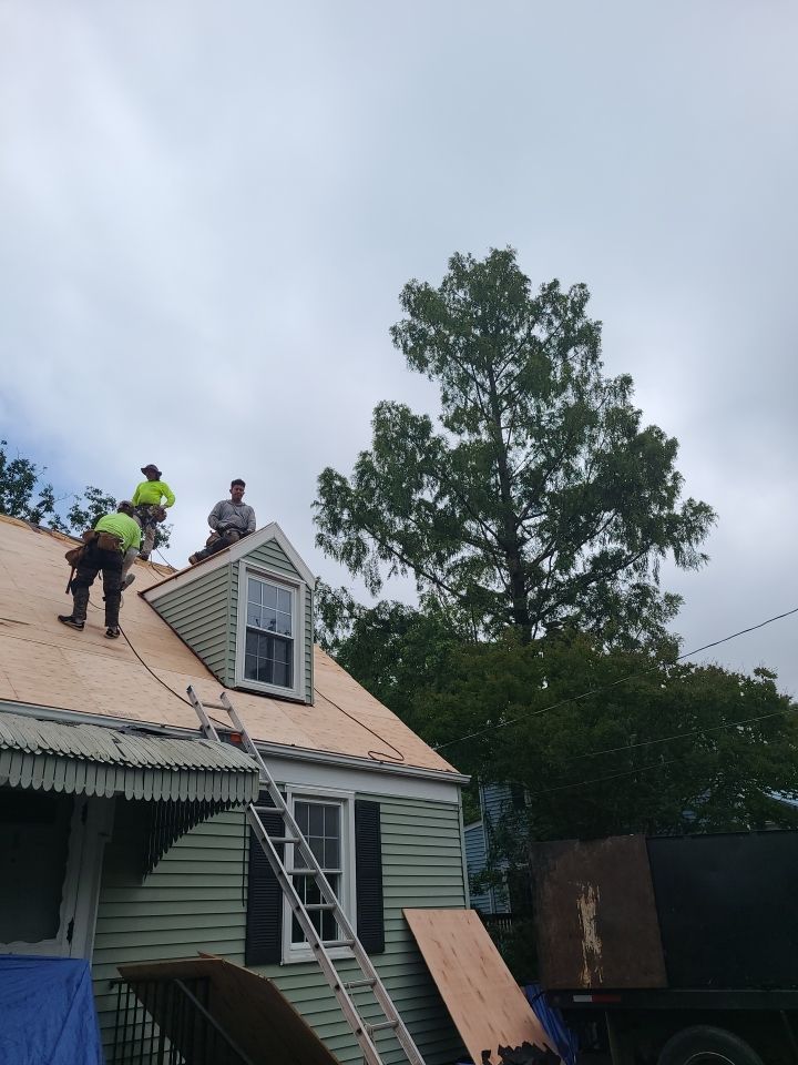 Arlington: CertainTeed Landmark Architectural Shingle in Georgetown Gray by RM Banning, Inc.