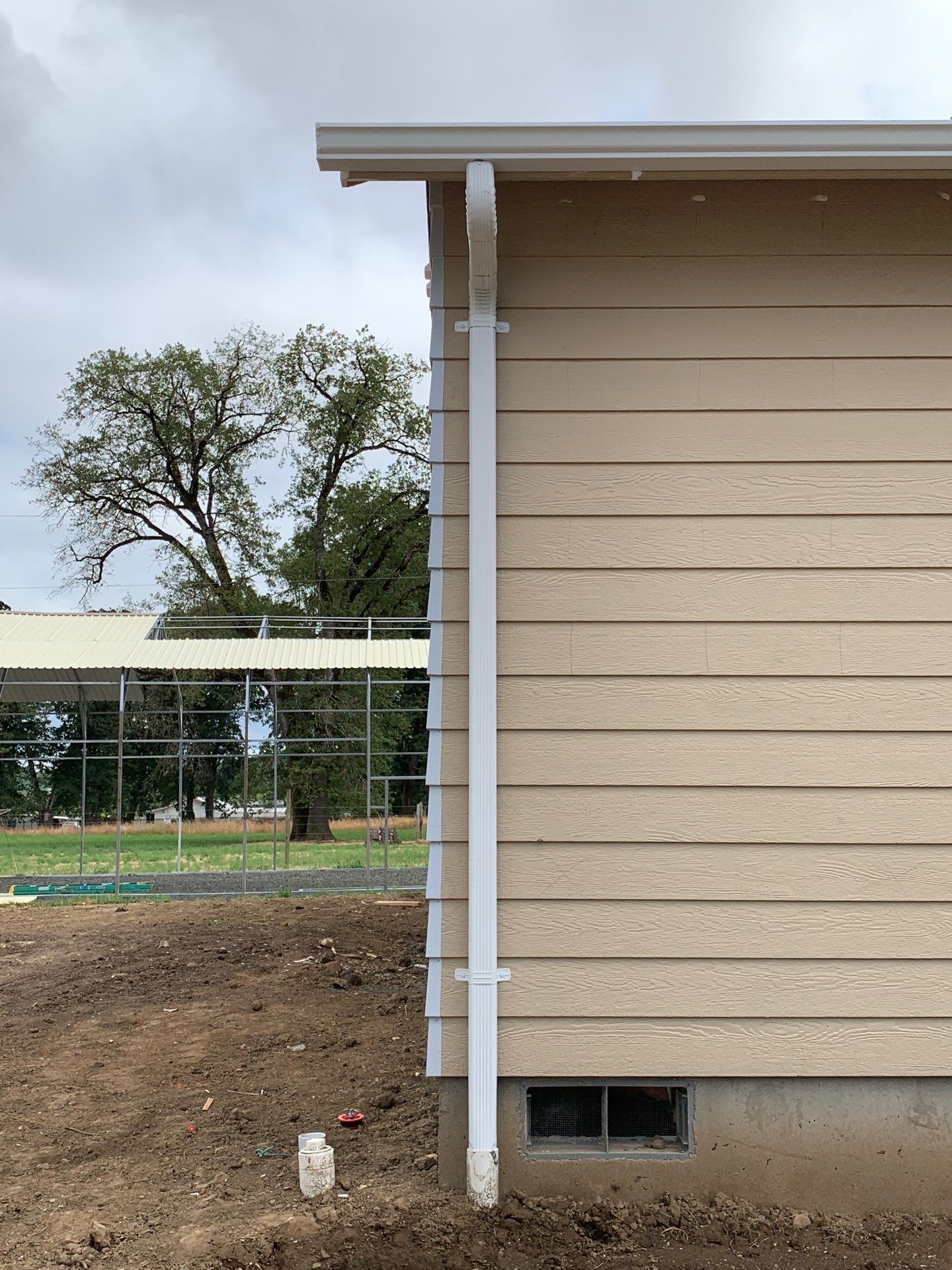 Seamless White Gutter Installation for Eugene New Construction Home by BEST Roofing & Waterproofing