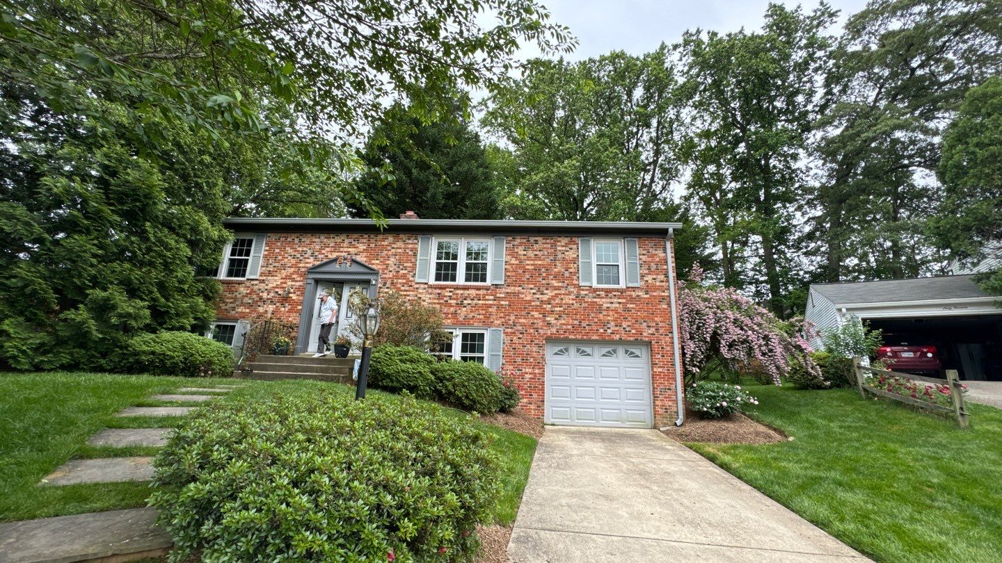 Burke: CertainTeed Landmark Designer Shingles in Moire Black by RM Banning, Inc.