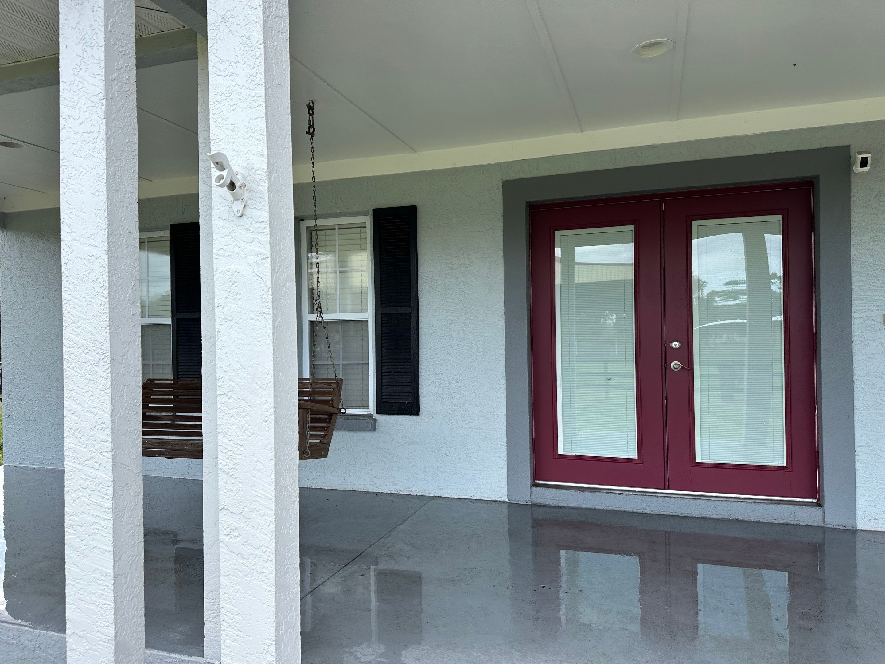 Vinyl Horse Fence & Concrete Pier Cleaning at Lesley Cox Equestrian, Parrish, FL | Sunshine AquaWash by Sunshine AquaWash