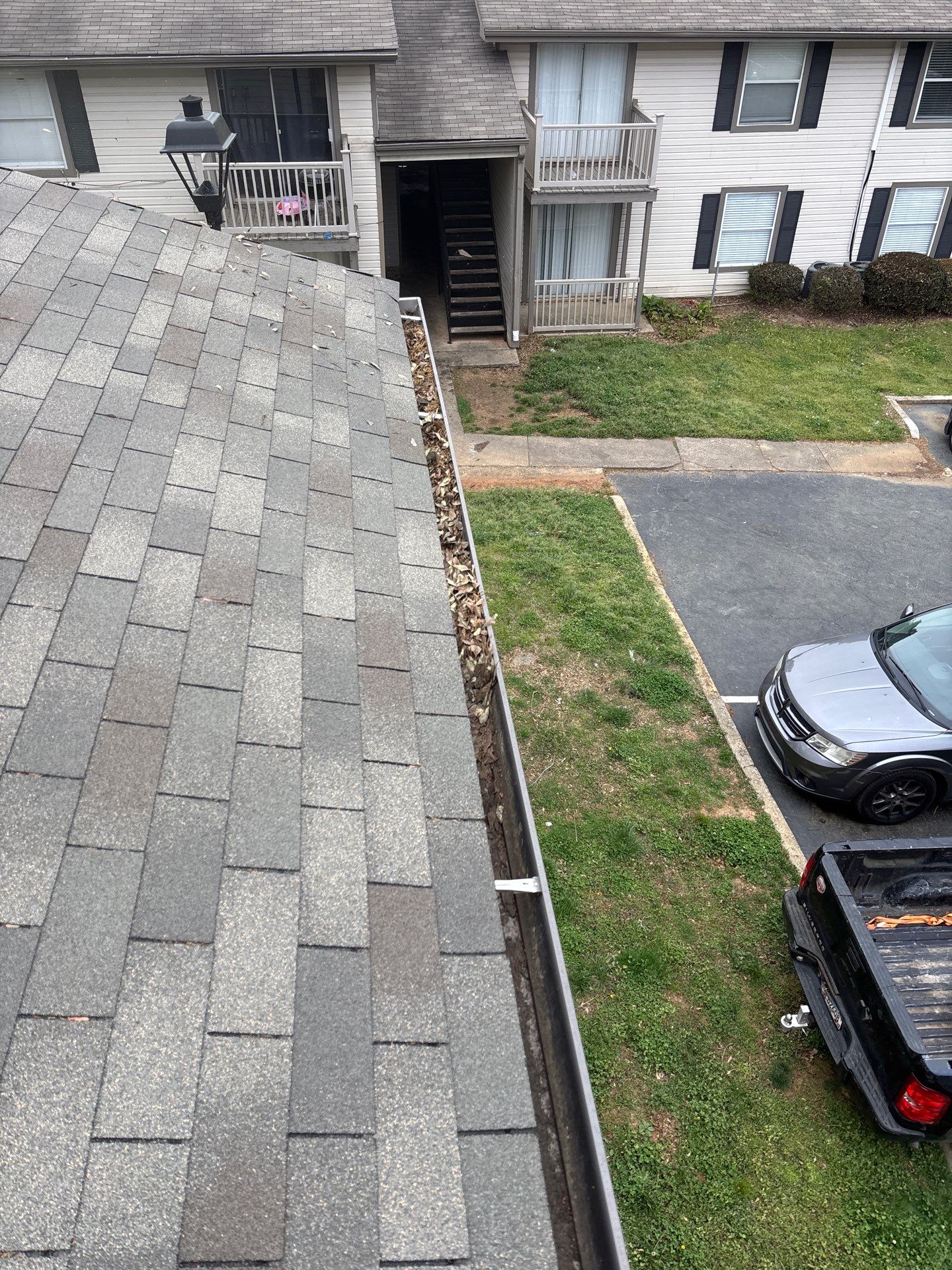 Commercial gutter cleaning Georgia before photo with filled gutters.
