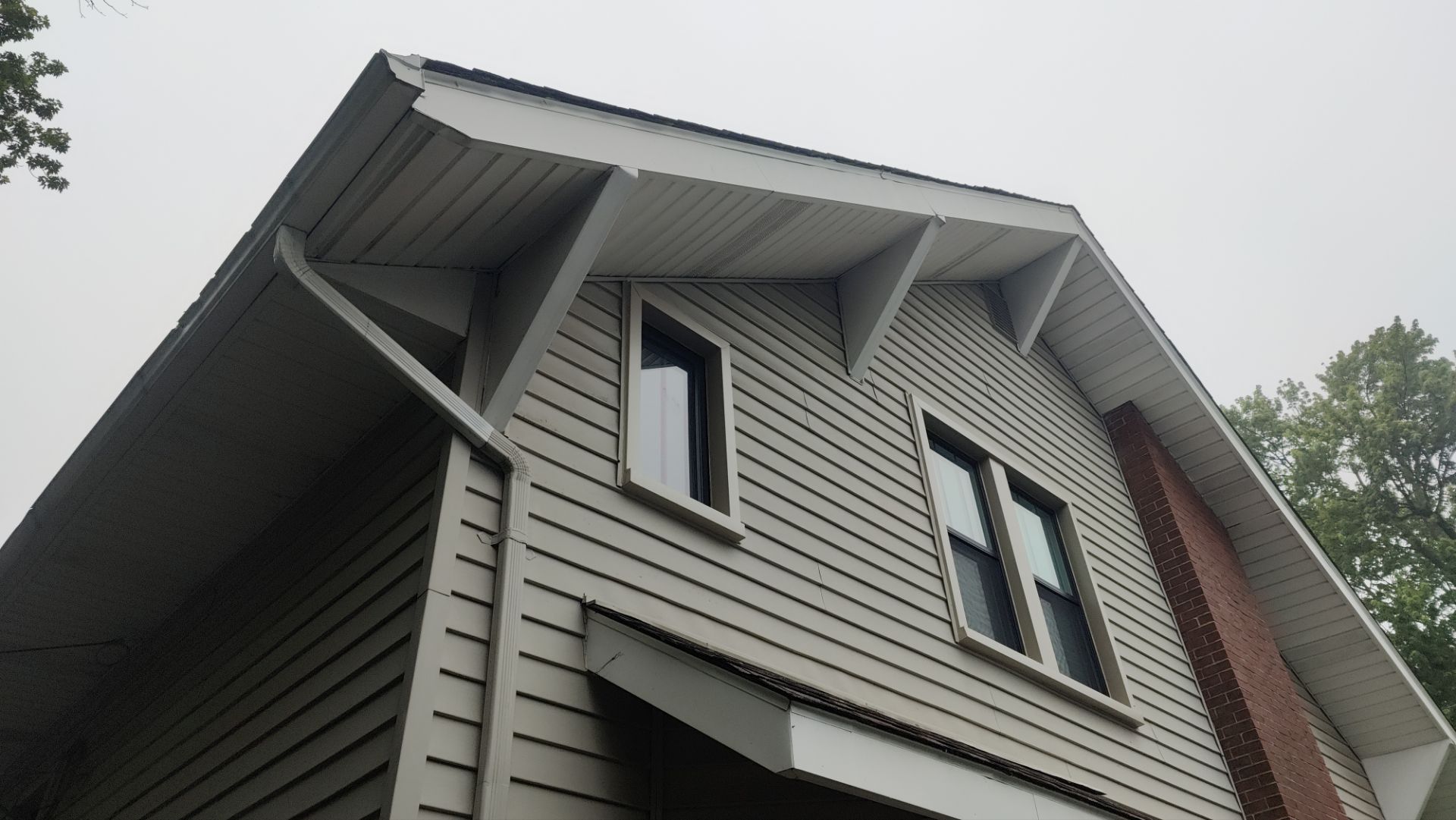 Siding Replacement using Alside Charter Oak D4.5" Deep Moss by 180 Contractors