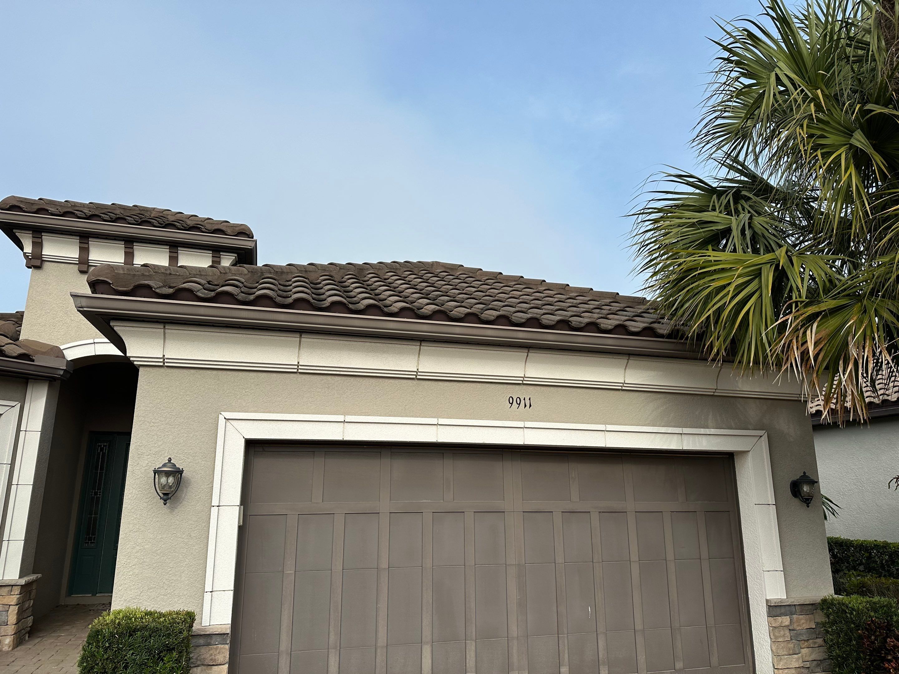 Concrete Tile Roof, Paver Pool Deck, Screen Enclosure & Driveway Cleaning in Artisan Lakes Esplanade, Palmetto, FL | Sunshine AquaWash by Sunshine AquaWash
