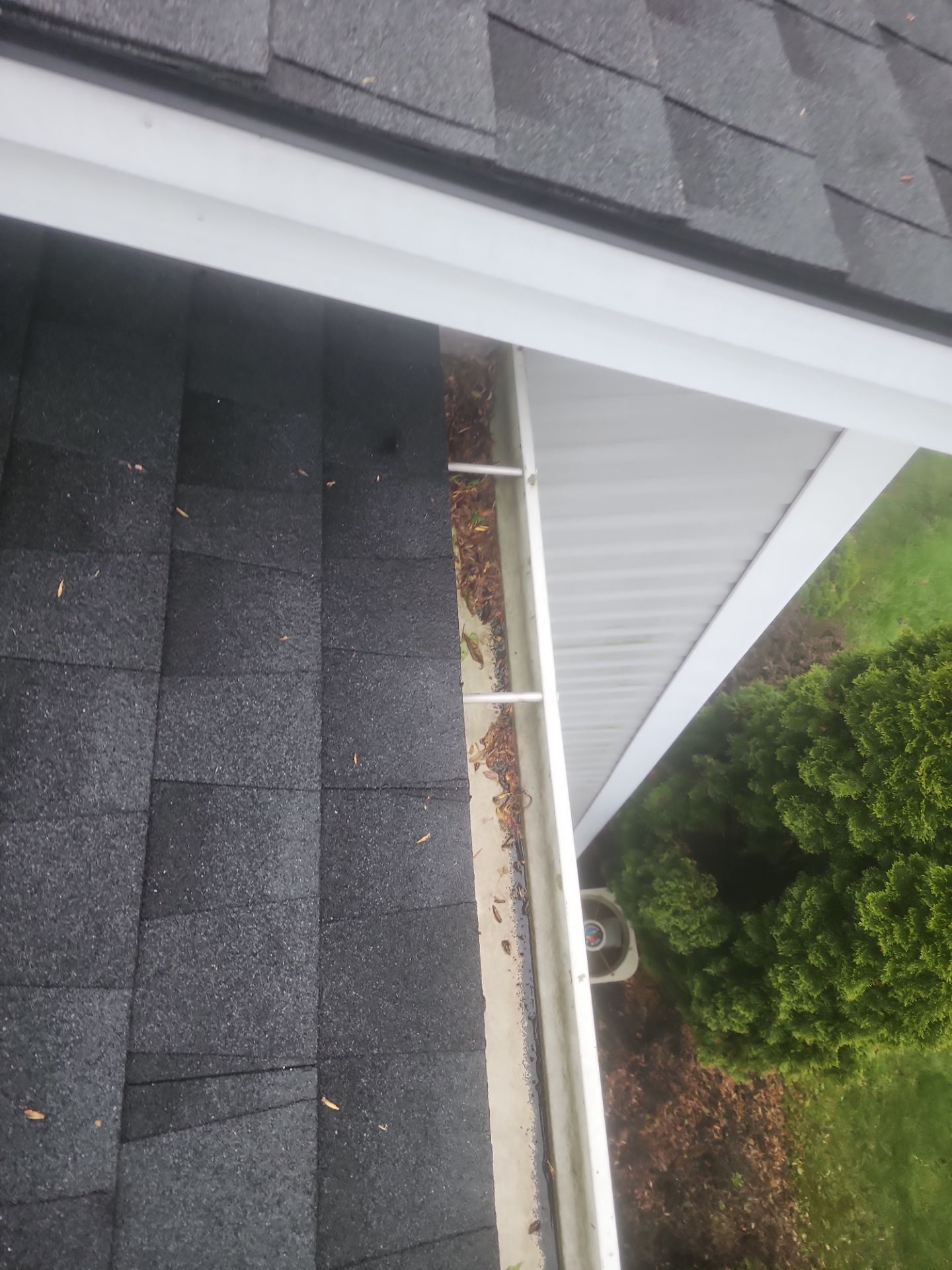 HOA gutter cleaning before