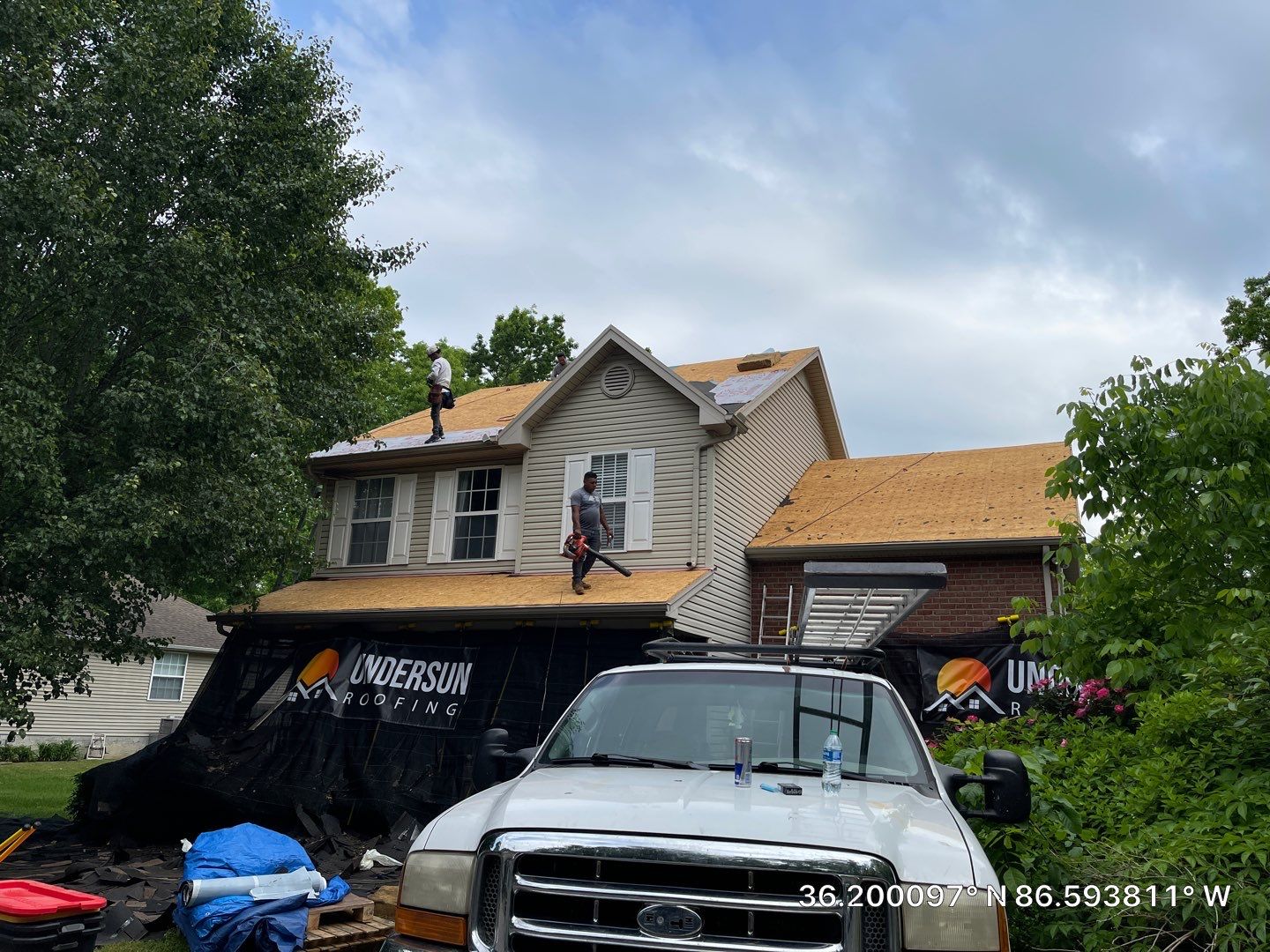Residential Roofing Installation using Owens Corning Oakridge Roofing System by Undersun Roofing 