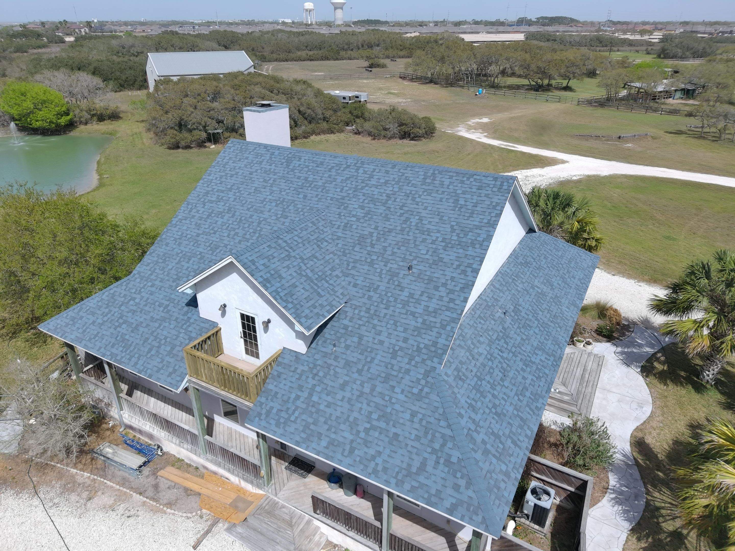 Long Horn Retreat by Bayfront Roofing and Construction