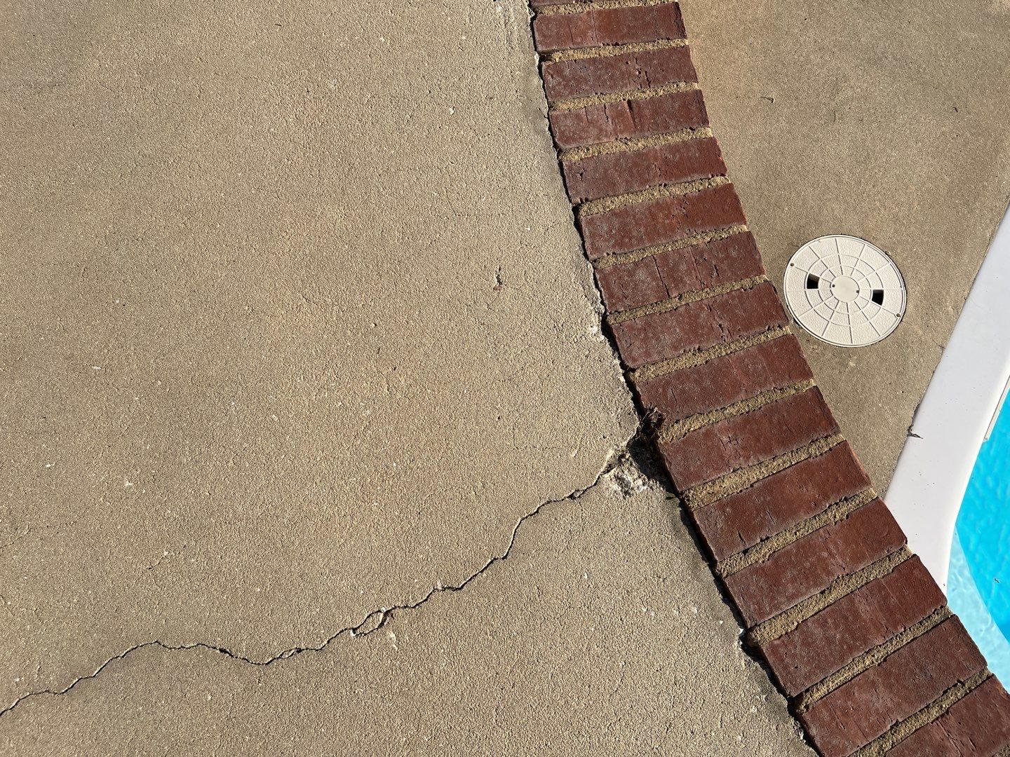 This before & after is STUNNING 🤩 by Deese Elite Concrete Coatings