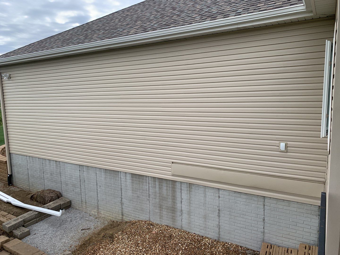 Residential Re-Roof using Landmark Shingles by White Castle Roofing