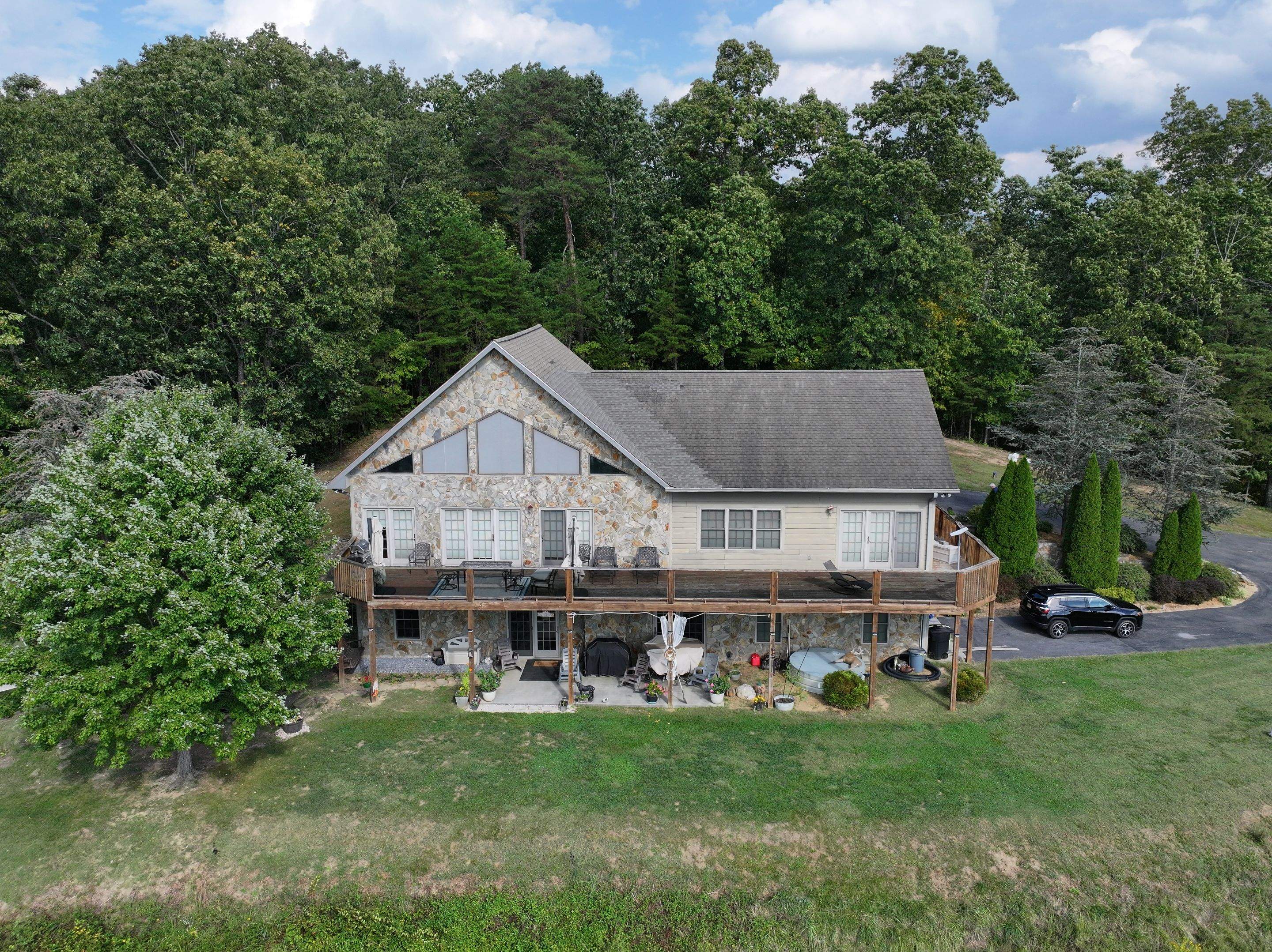 Smith Residence  by Omnia Roofing