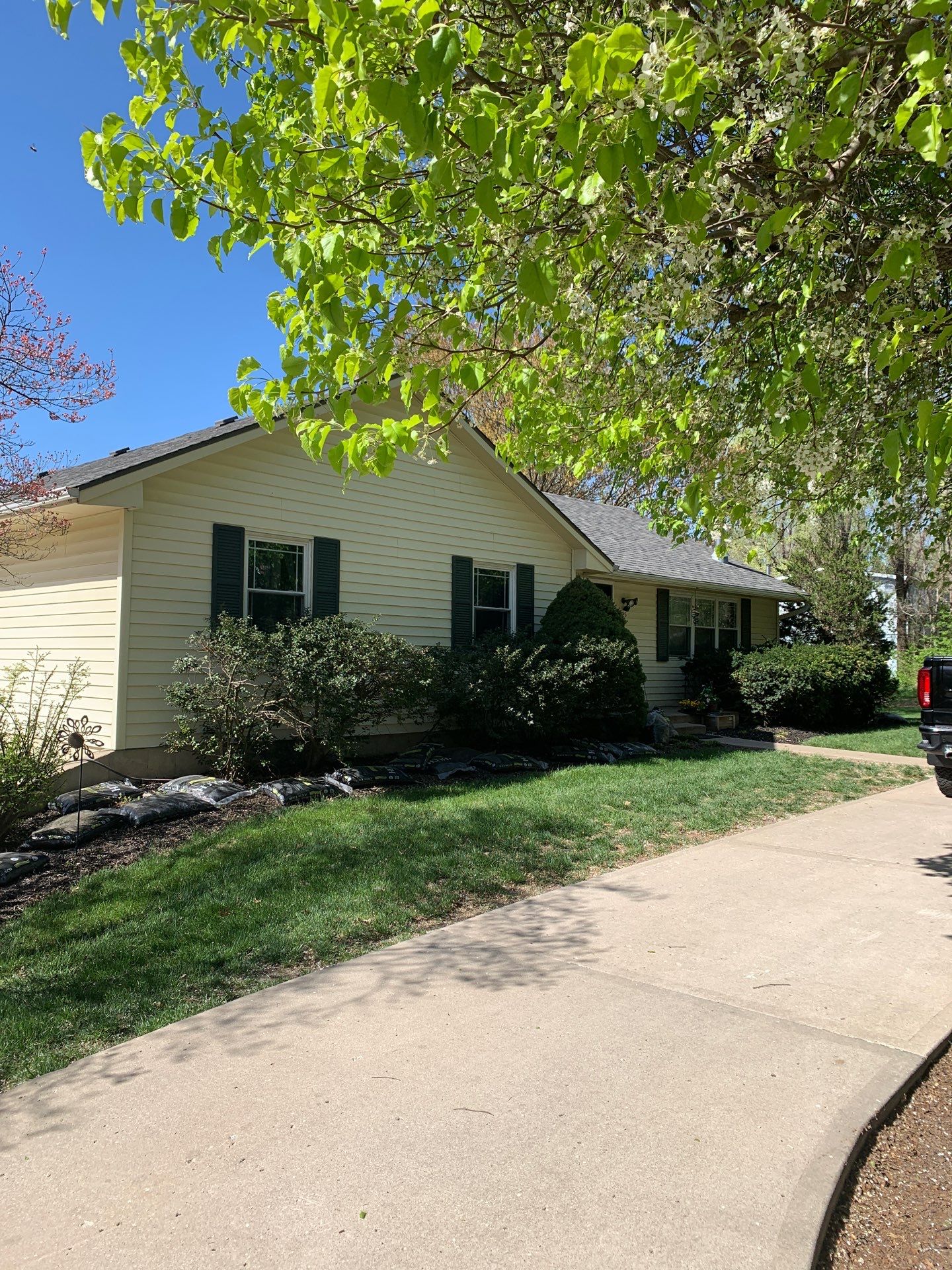 New Craneboard Siding on this Platte City, Mo home  by EEC  Windows, Siding & Roofing 