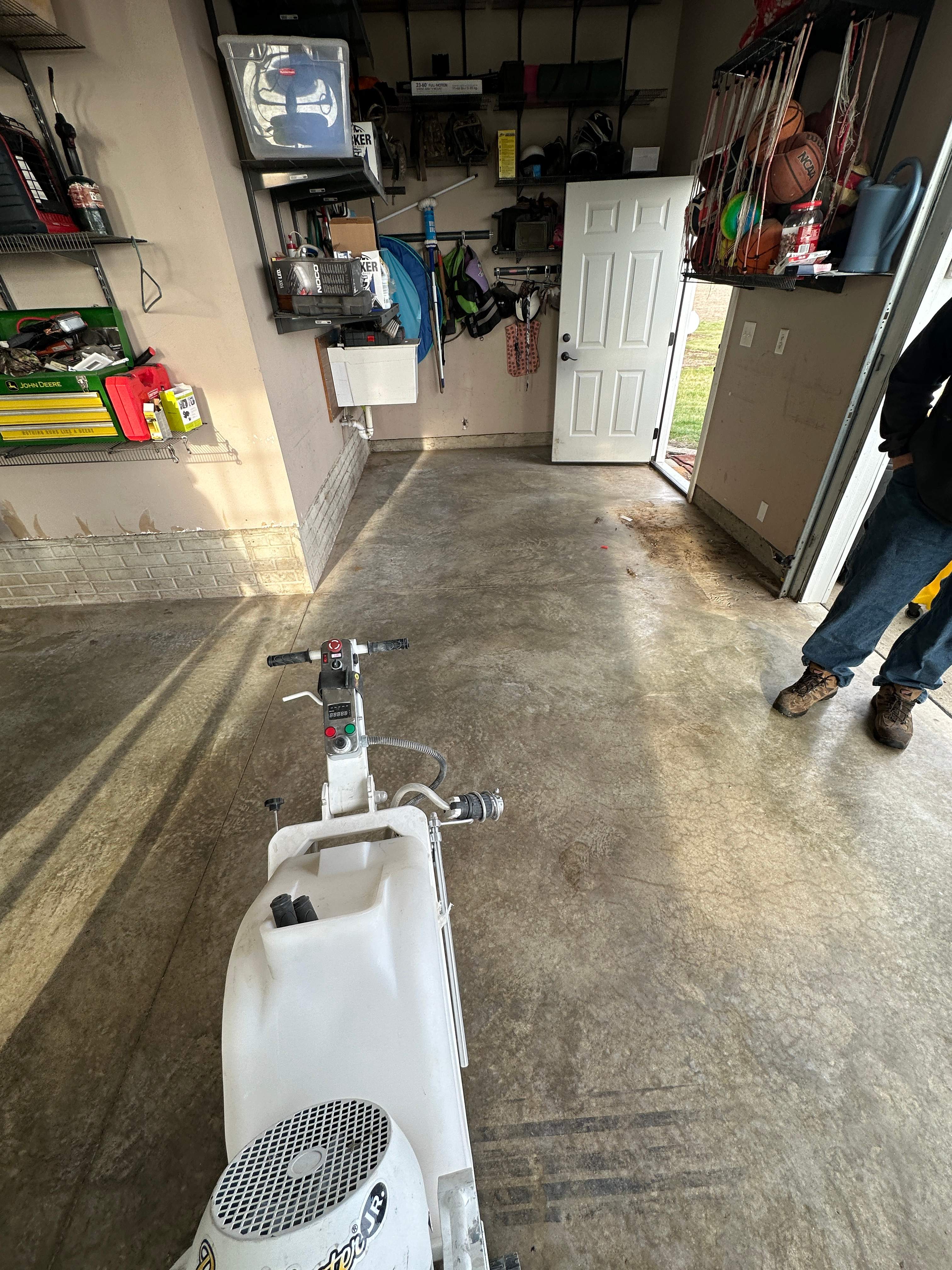 Creekbed Garage Illiopolis by Loud Bros