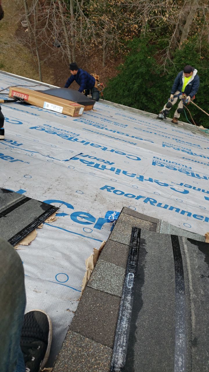 Fairfax Station: CertainTeed Landmark Pro Designer Shingles in Max Def Weathered Wood by RM Banning, Inc.