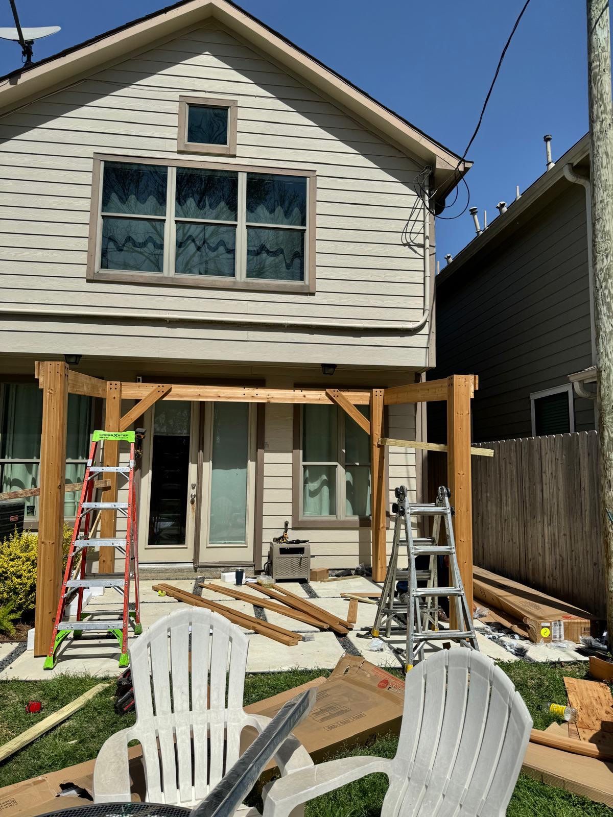 Backyard Upgrade: Professional Pergola Installation for Jennifer! ☀️🍹 by Texas Urban Elements