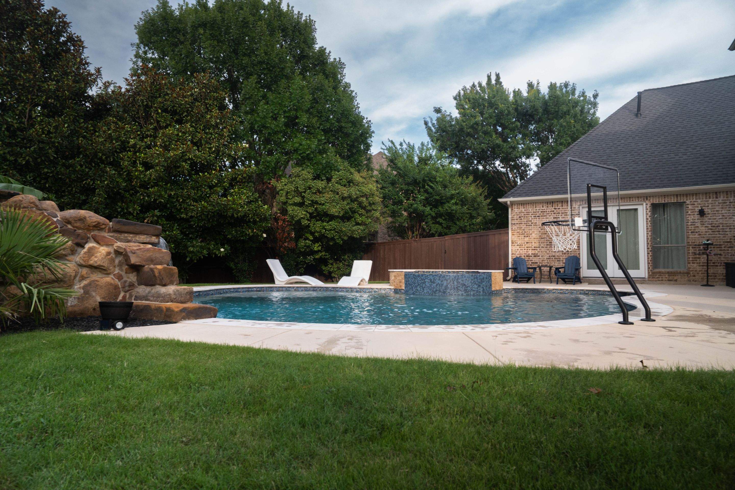 Large Freeform Resort-Style Pool by Pinnacle Pools and Spas - DFW