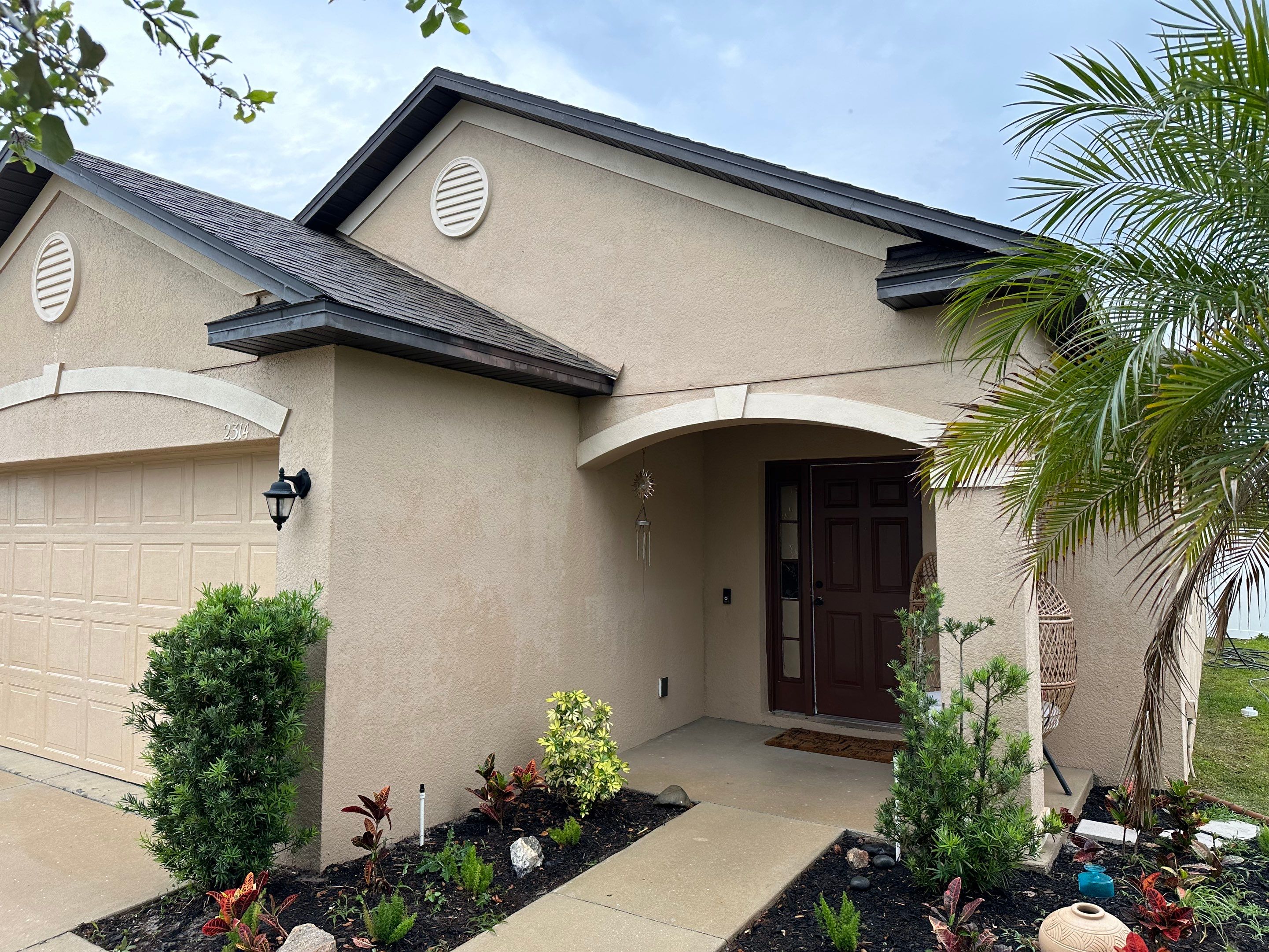 House Wash & Driveway Cleaning in Palmetto Estates Community, Palmetto, FL by Sunshine AquaWash