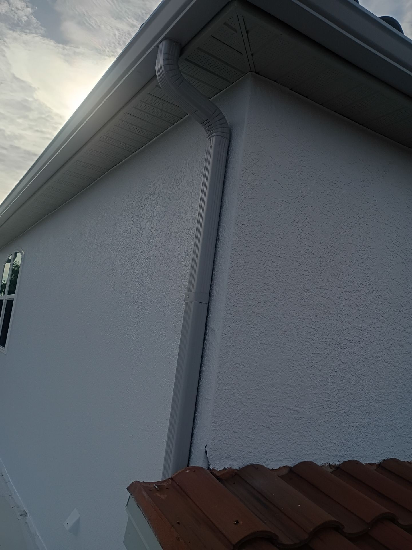 7 inch seamless gutters using Seamless Aluminum Gutters in Fort Myers, FL by Gutter Professors
